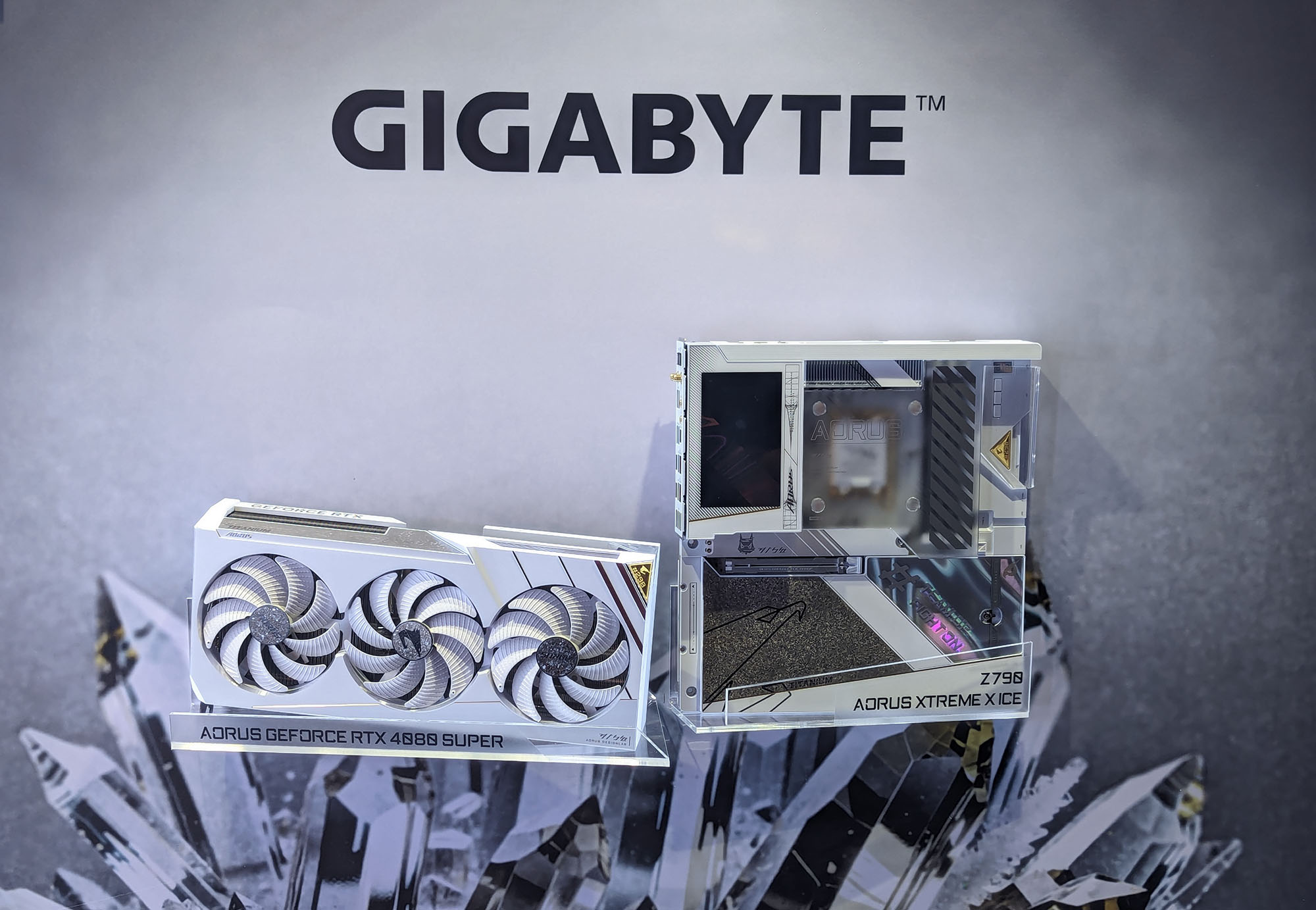 Gigabyte делает ставку на белые ПК, и это выглядит великолепно
