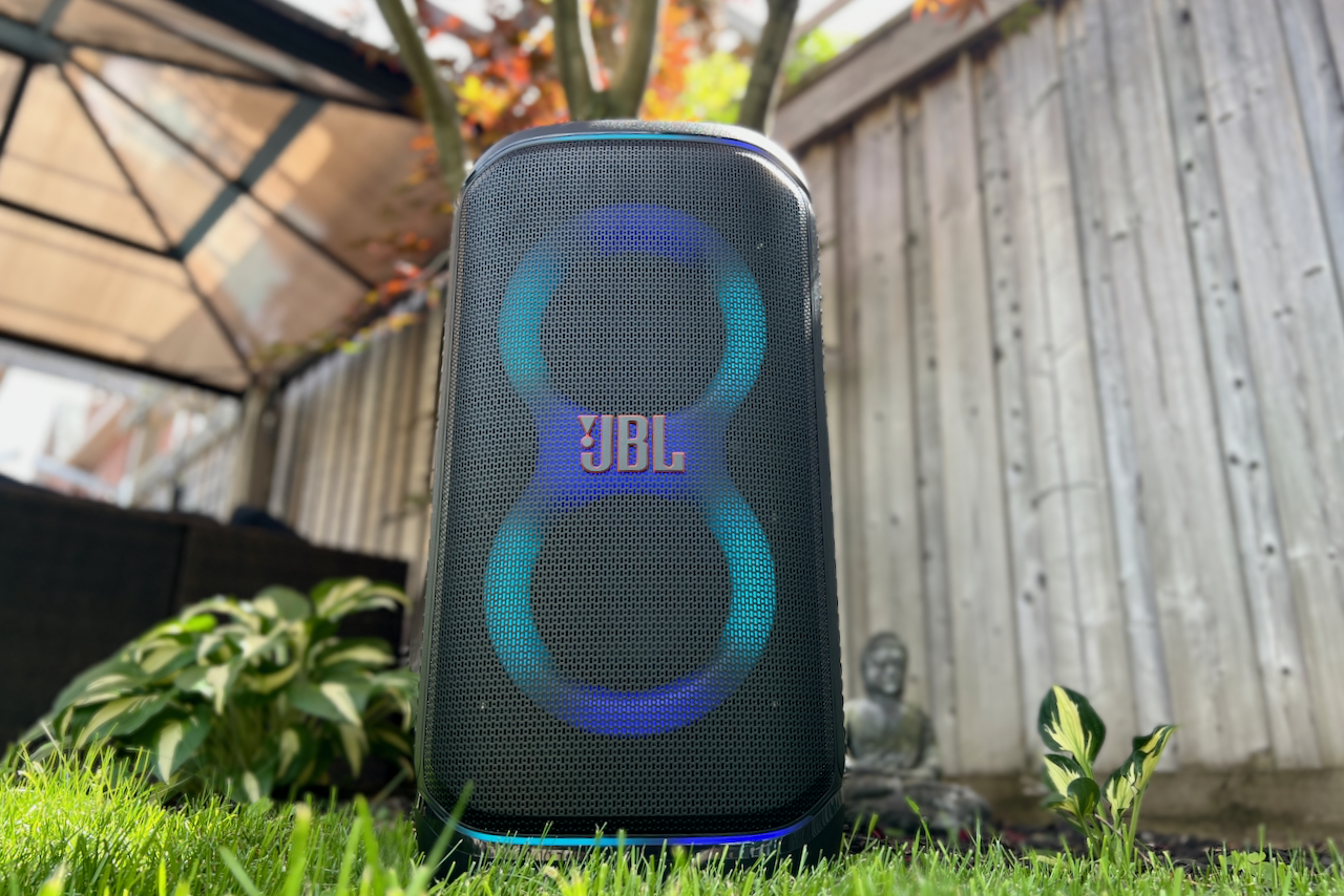 Il JBL PartyBox Stage 320.