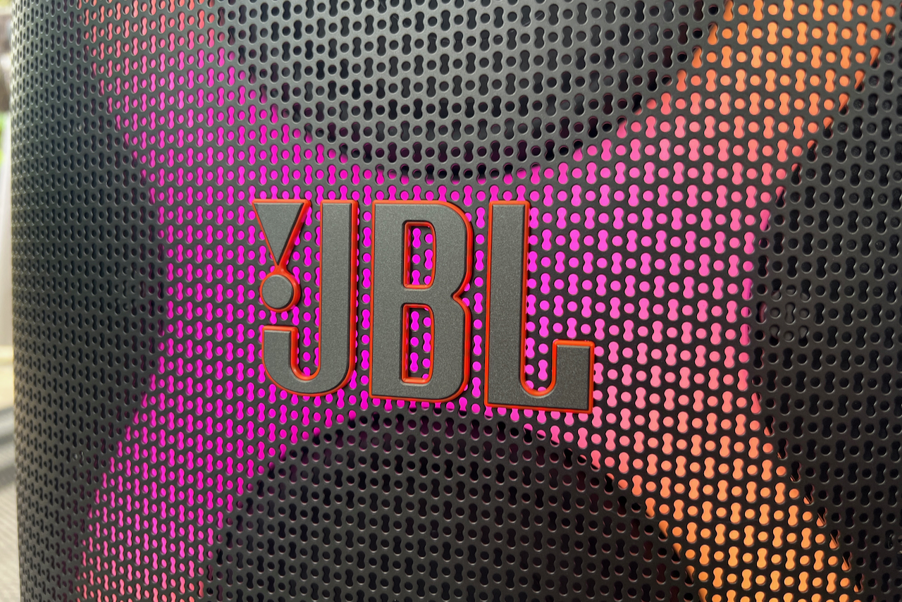 Die JBL PartyBox Stage 320