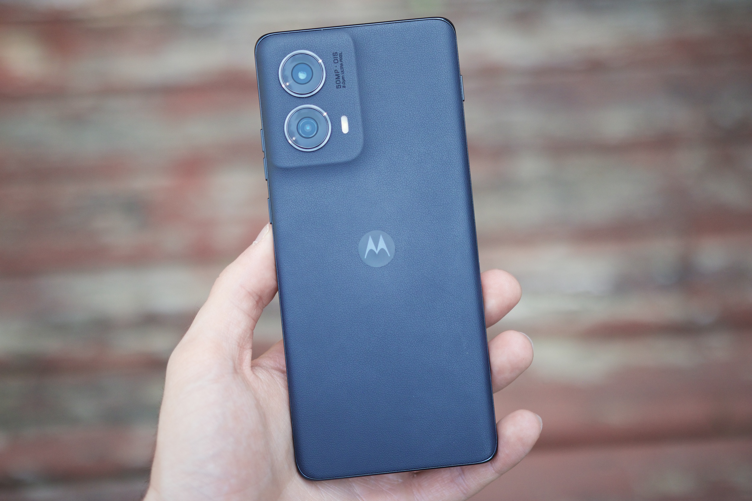 I thought Motorola’s new $550 Android phone would be great. I was wrong