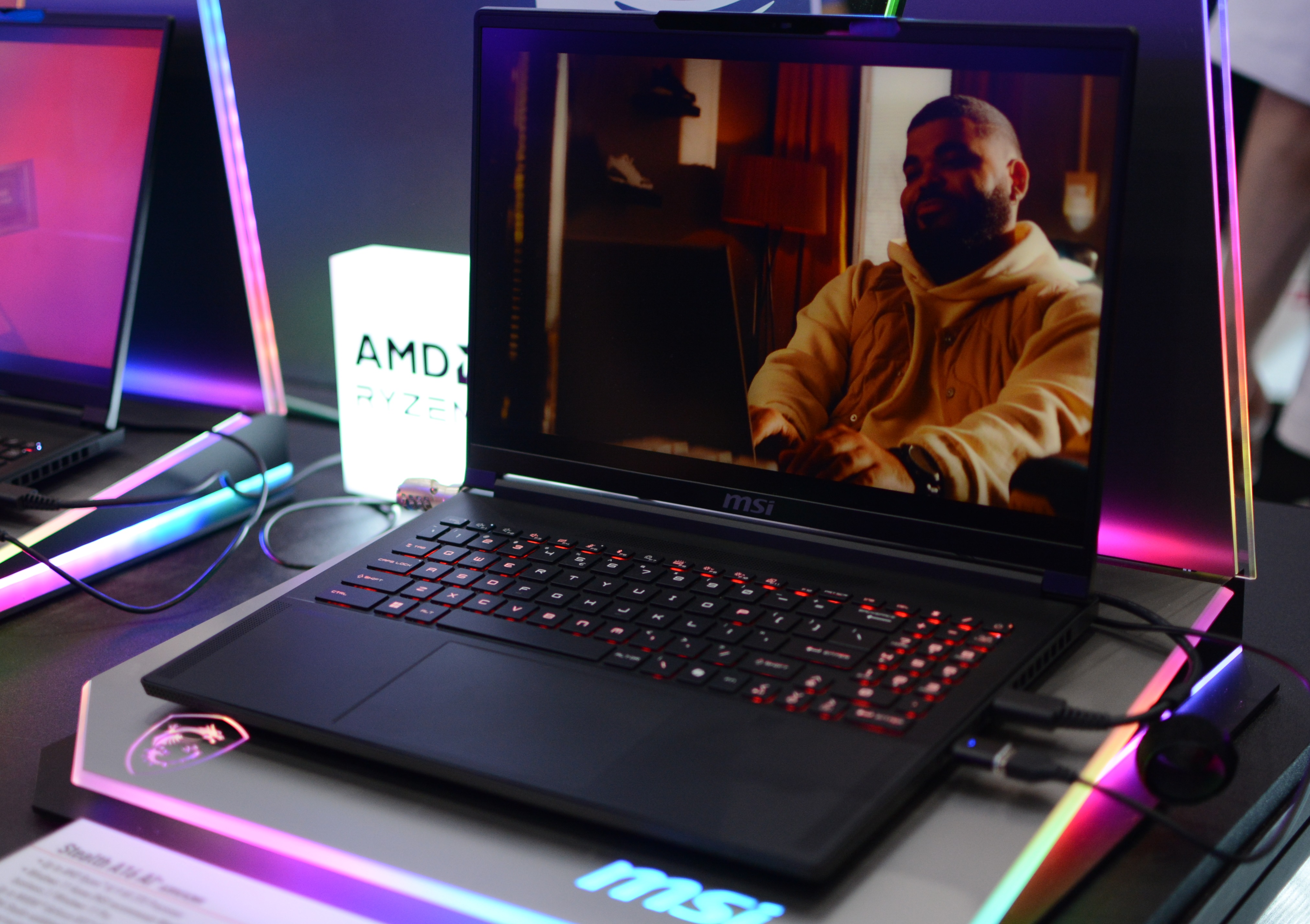 O MSI Stealth A16 AI+ apresentado na Computex 2024.