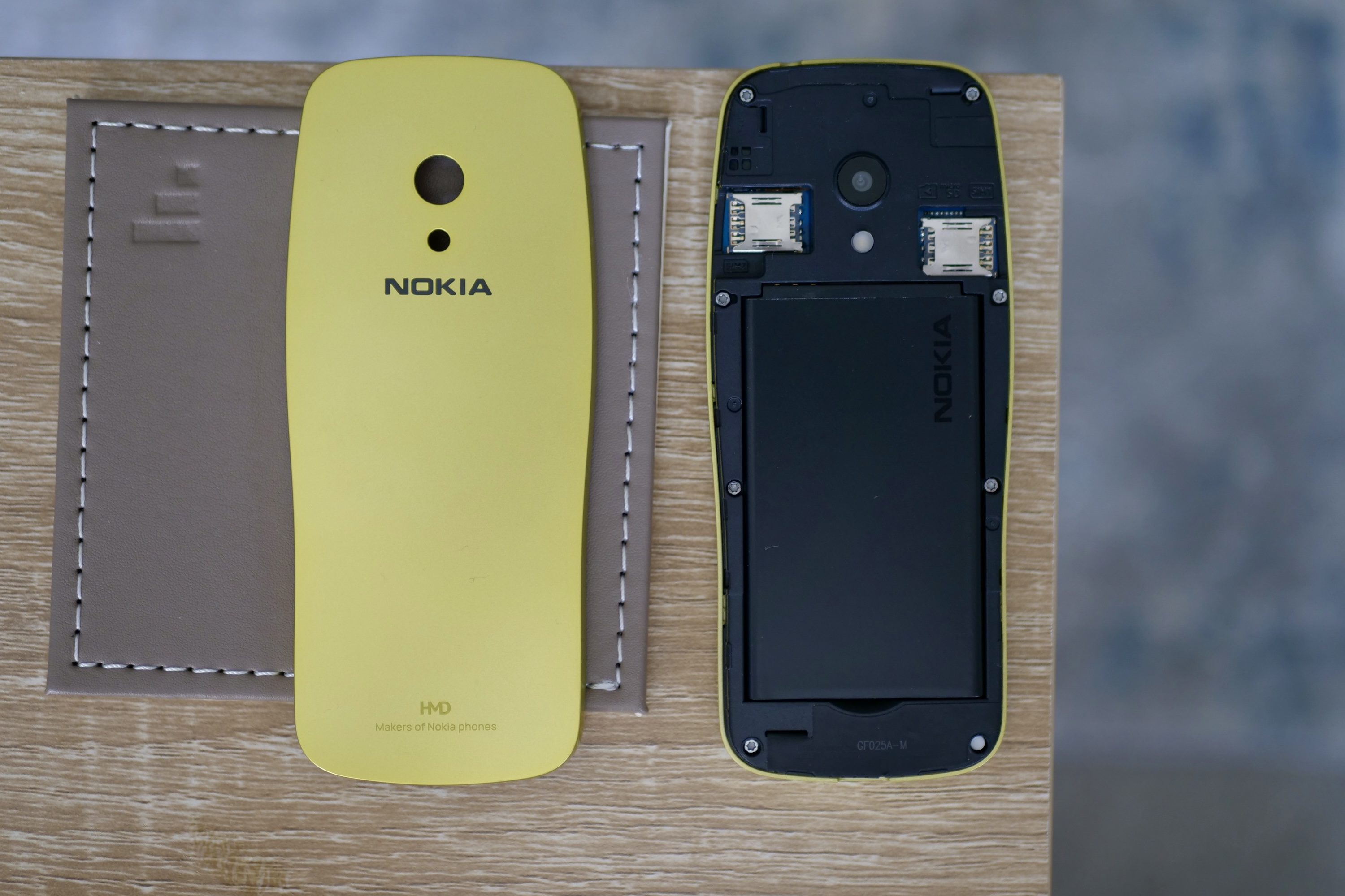 The Nokia's 3210's rear panel and battery.