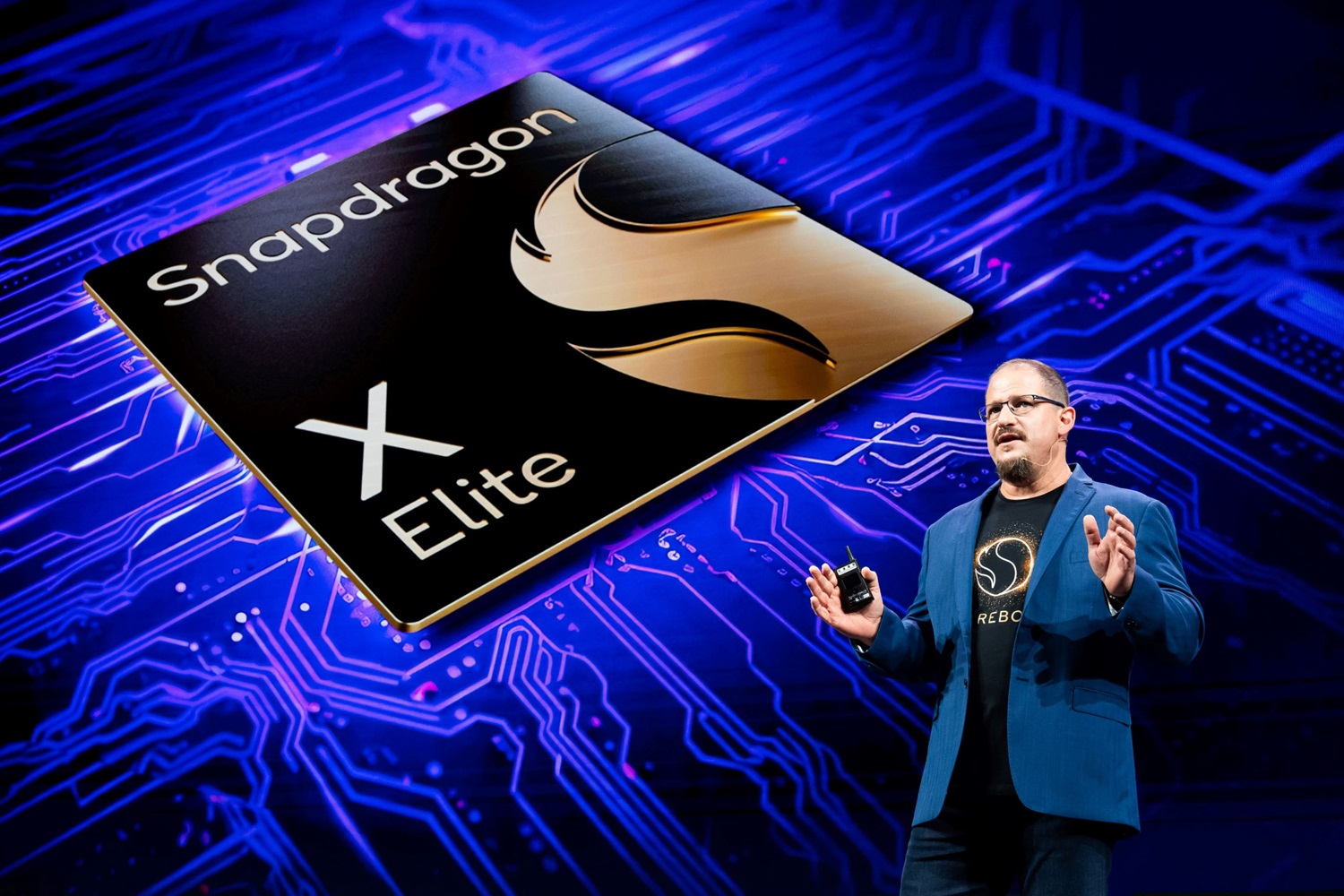 Генеральный директор Qualcomm представляет процессоры Snapdragon X Elite на выставке Computex 2024.