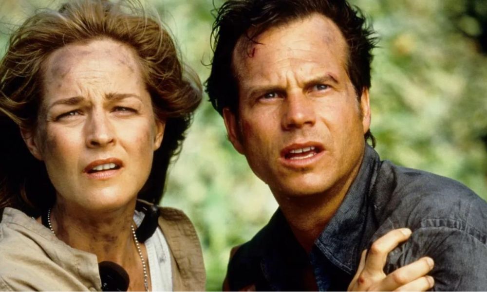 Helen Hunt and Bill Paxton as Jo and Bill looking to the distance in Twister.