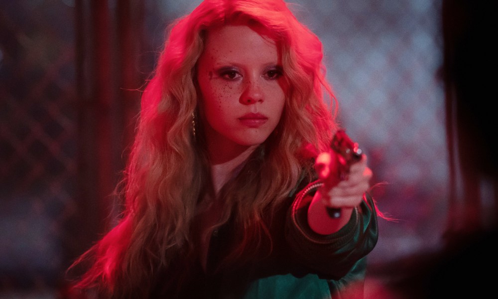 Mia Goth points a gun in MaXXXine.