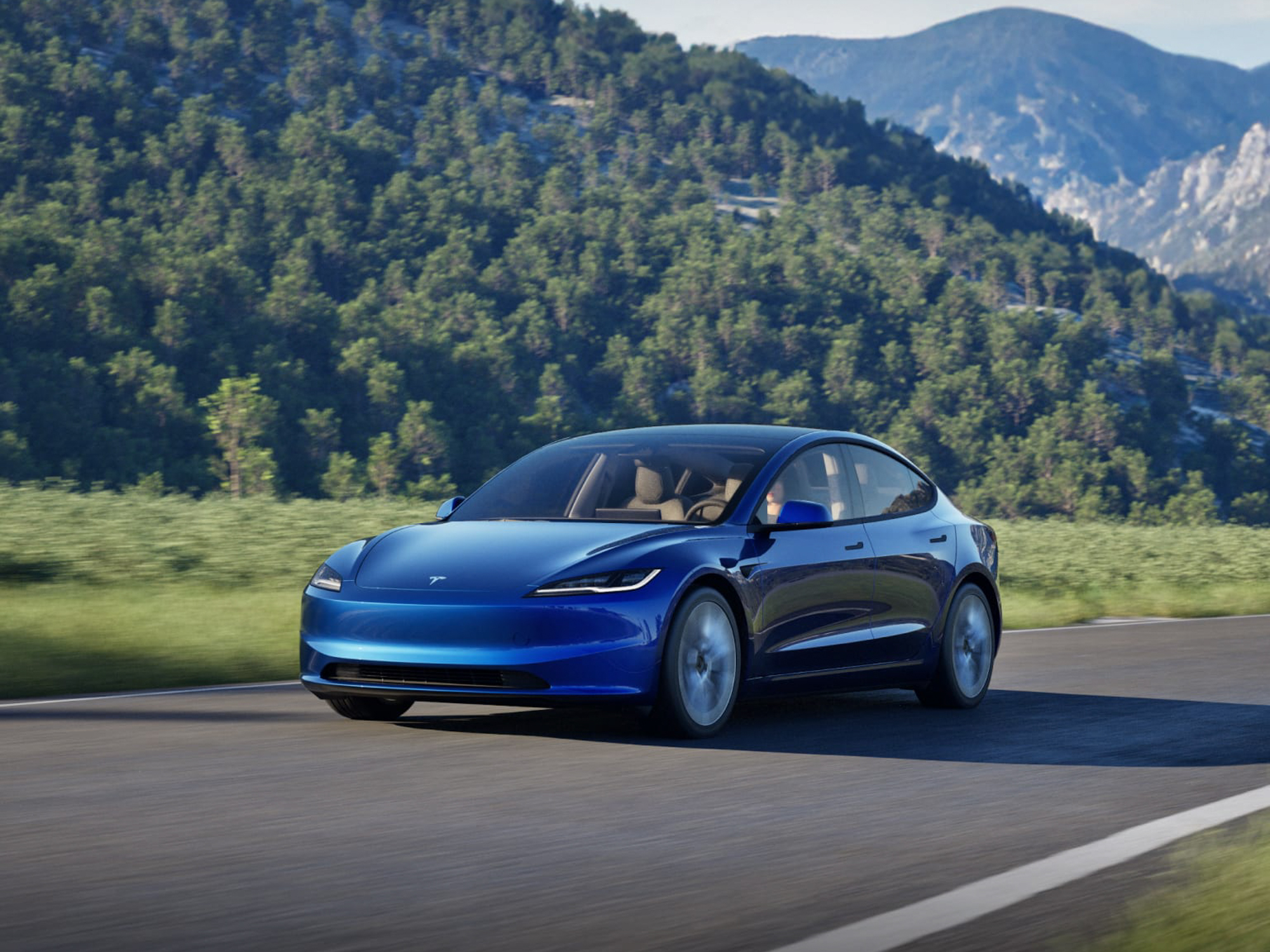 ベースの Tesla Model 3 は悪くありませんが、おそらくアップグレードする必要があります