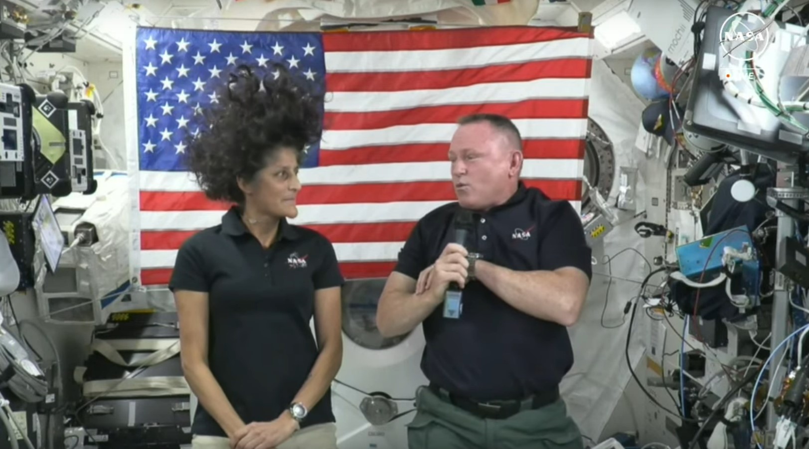 Butch Wilmore et Suni Williams, les astronautes du Boeing Starliner Crew Flight Test de la NASA, donnent une interview à bord de la Station spatiale internationale le mercredi 10 juillet.