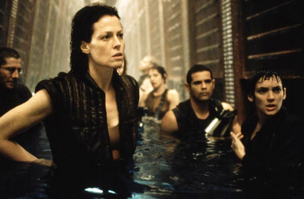 Ripley y sus tropas están en el agua en Alien Resurrection.