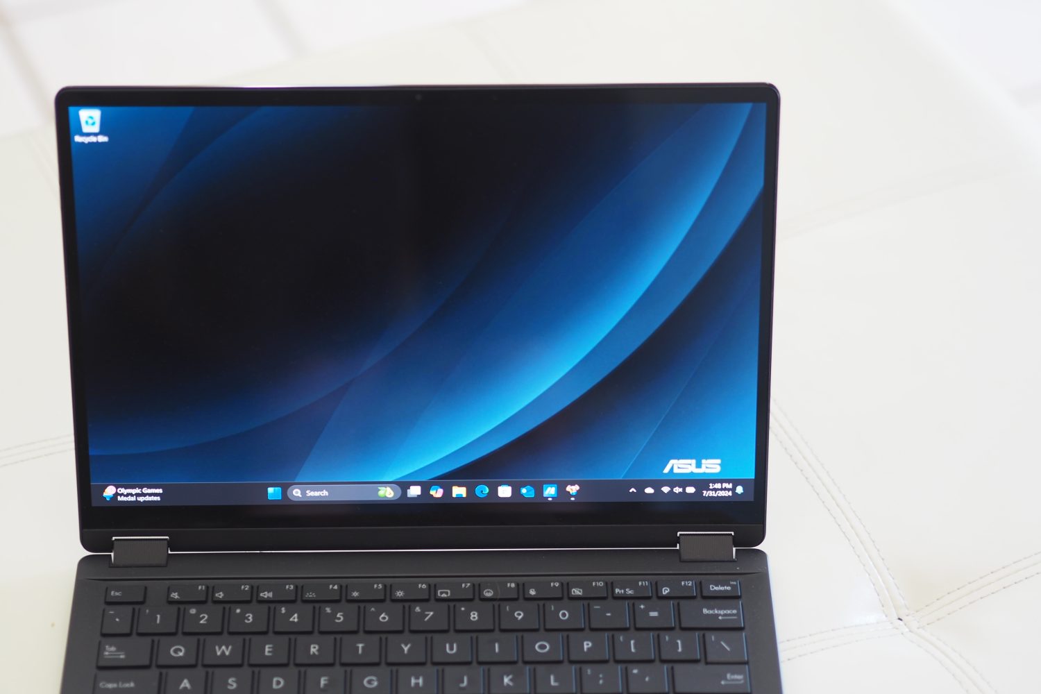 These two laptops reveal the big difference between AMD and Qualcomm