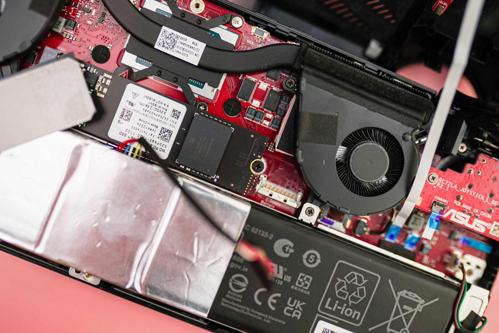 Как заменить SSD в ROG Ally X за несколько минут