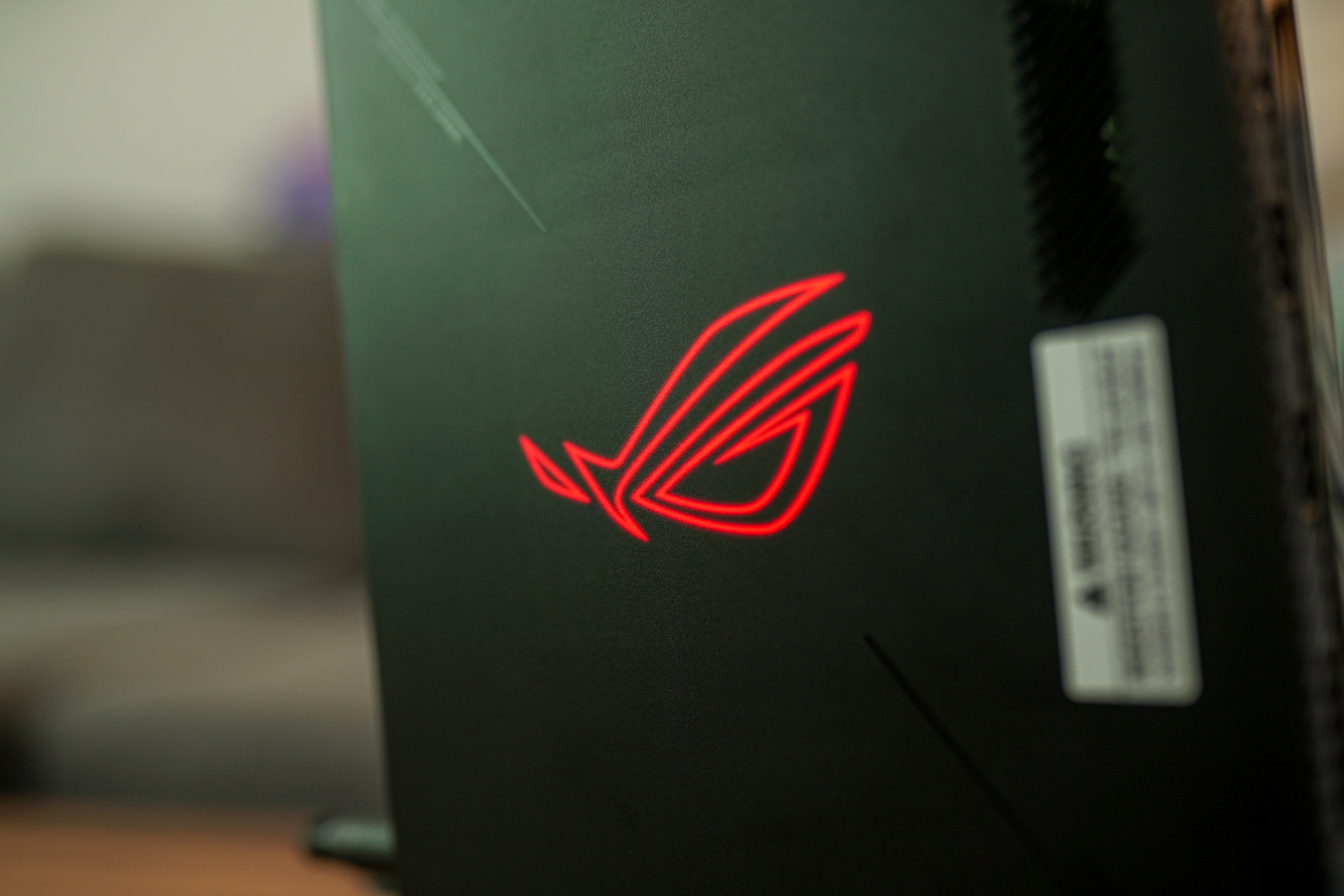 Das ROG-Logo auf dem Asus ROG NUC 970.