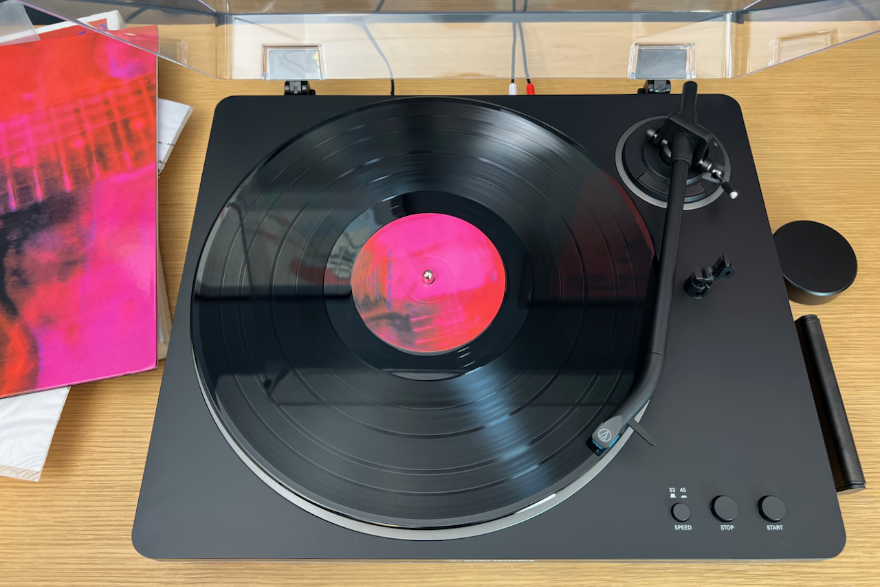 La platine vinyle Audio-Technica AT-LP70X.