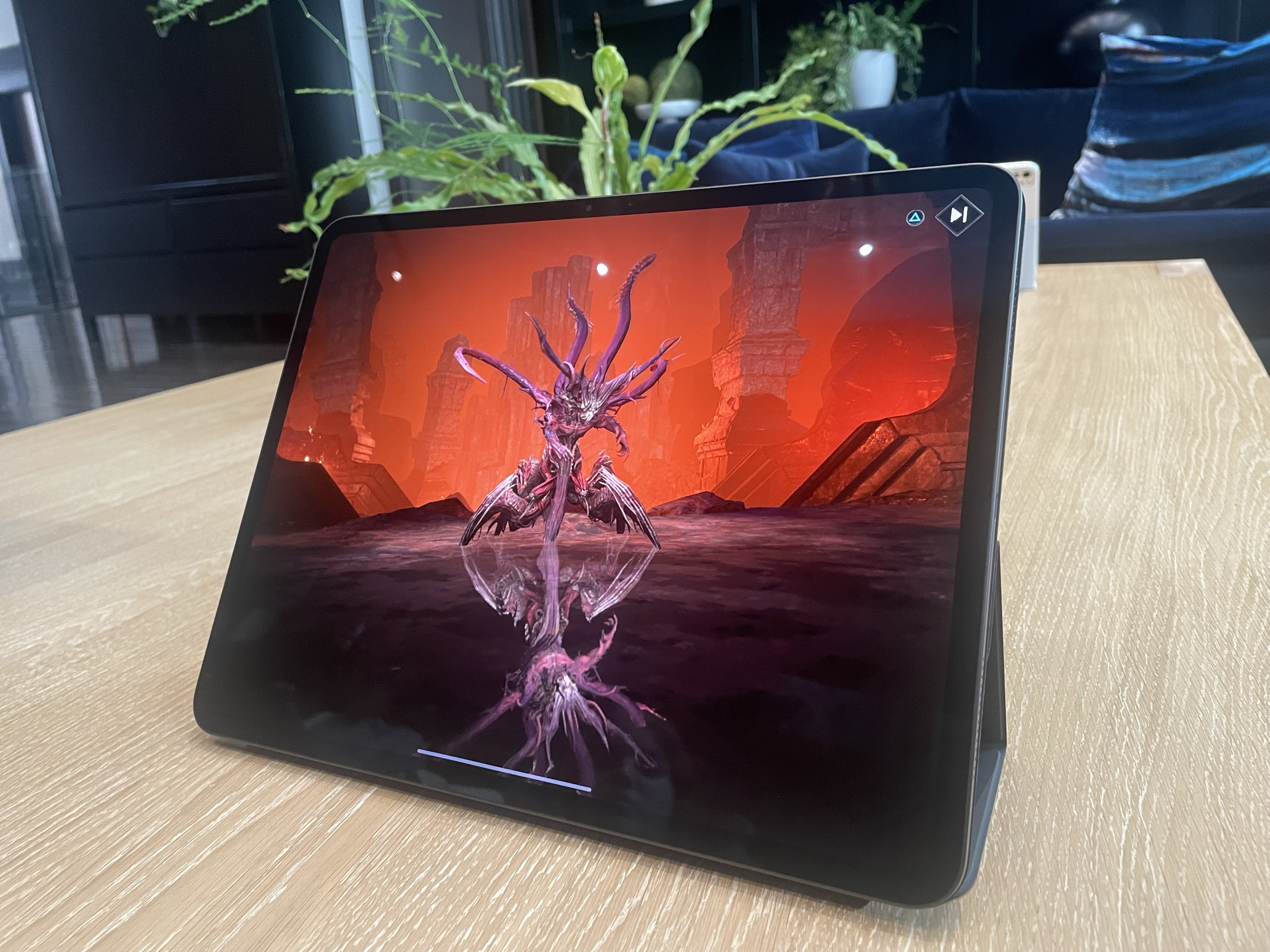 Diablo Immortal aparece em um iPad.