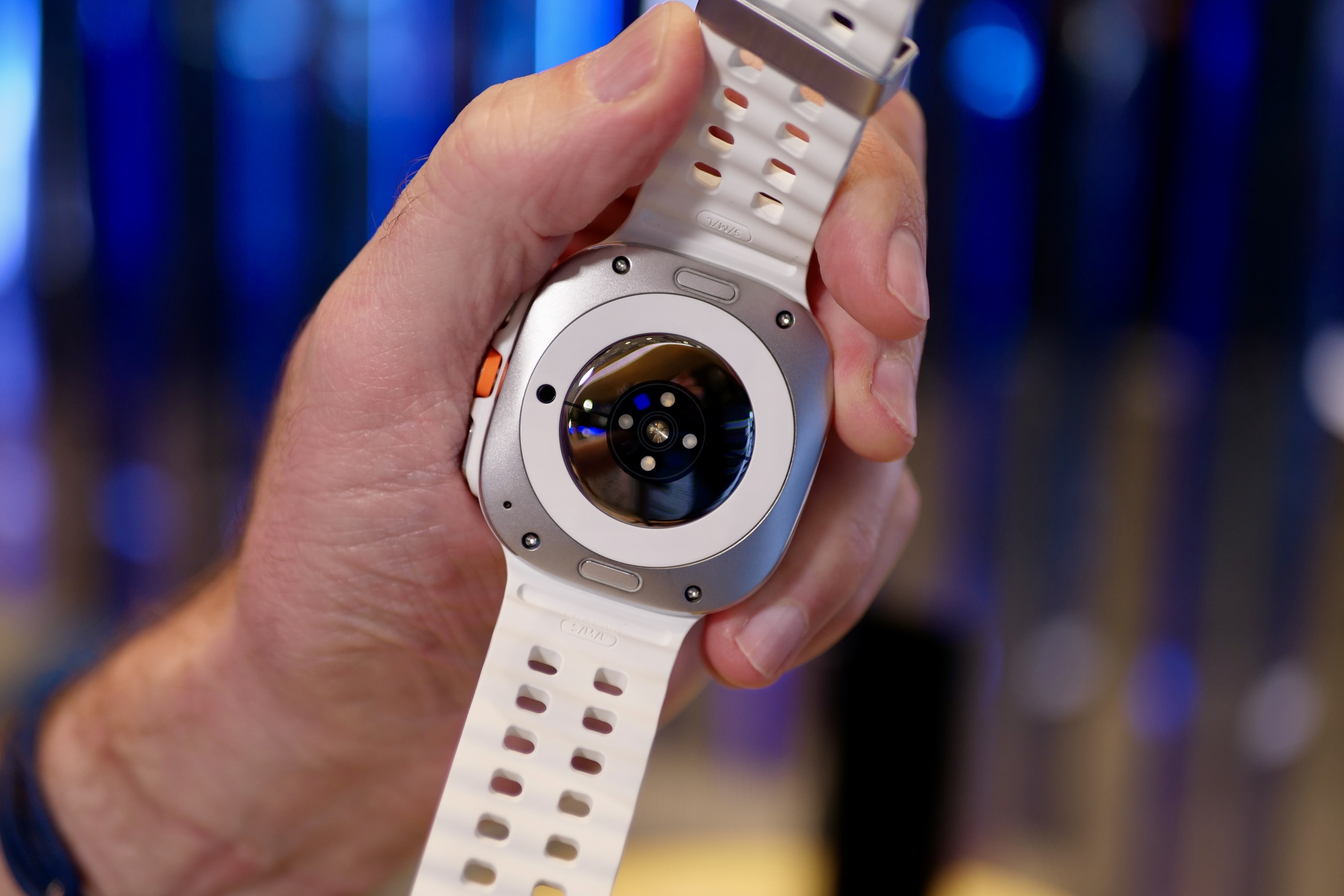 El sensor de frecuencia cardíaca del Samsung Galaxy Watch Ultra.