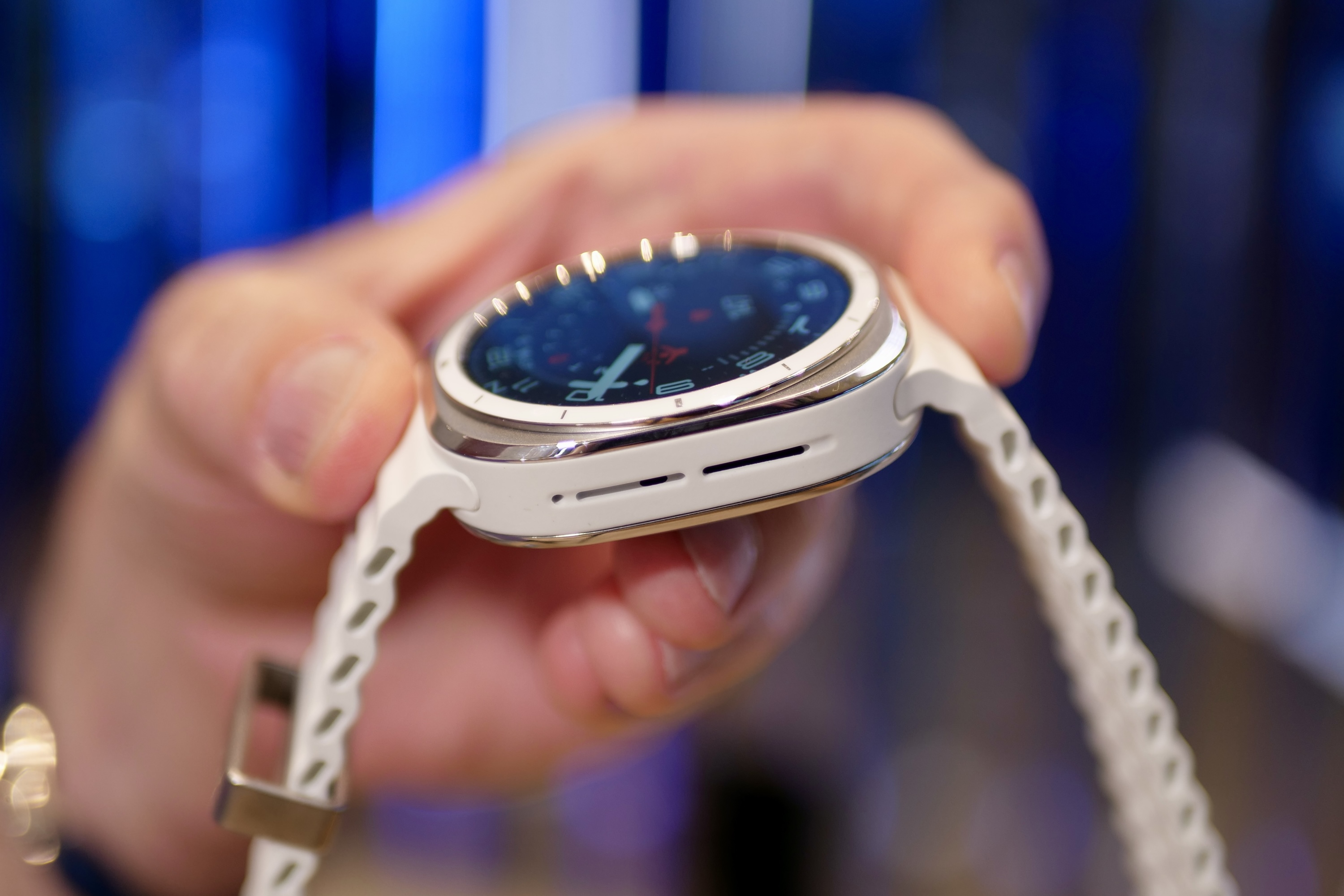 A lateral do Samsung Galaxy Watch Ultra.