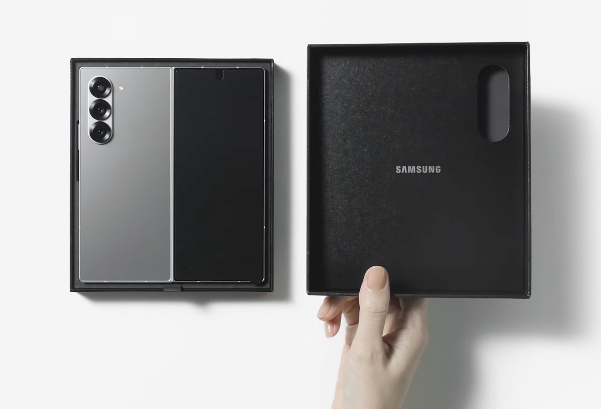 El unboxing de Samsung del Galaxy Z Fold 6.