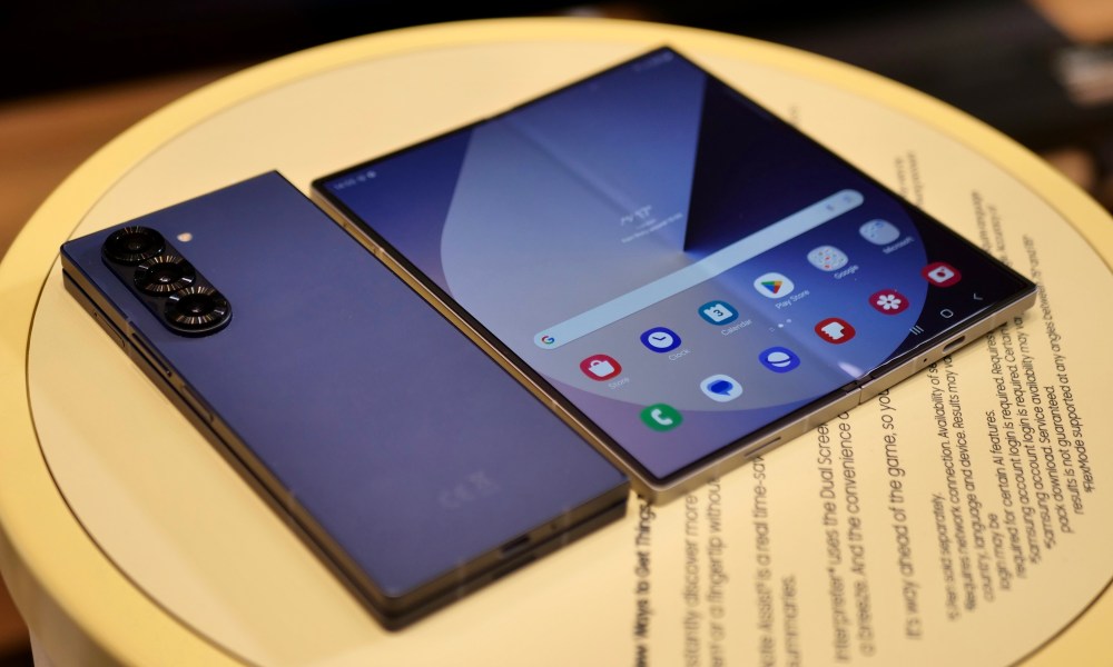 The open and closed Samsung Galaxy Z Fold6.