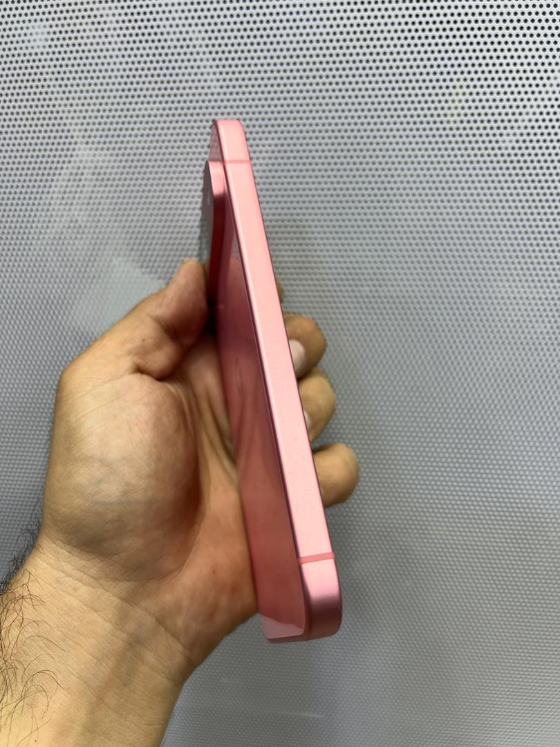 A leaked photo of a Pixel 9 in a pink color.