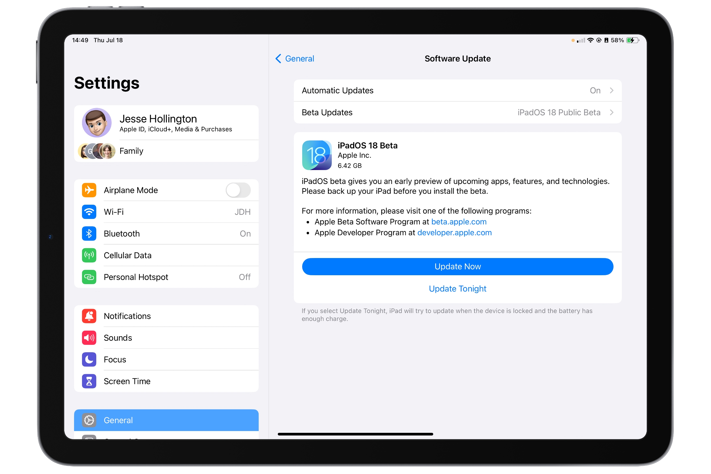 Actualización de software del iPad que muestra la versión beta pública de iPadOS 18 lista para descargar.