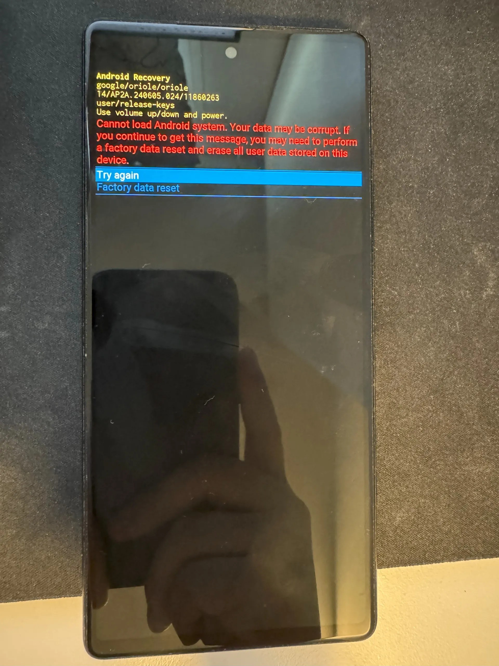 A photo of the error message on a bricked Pixel 6 device.