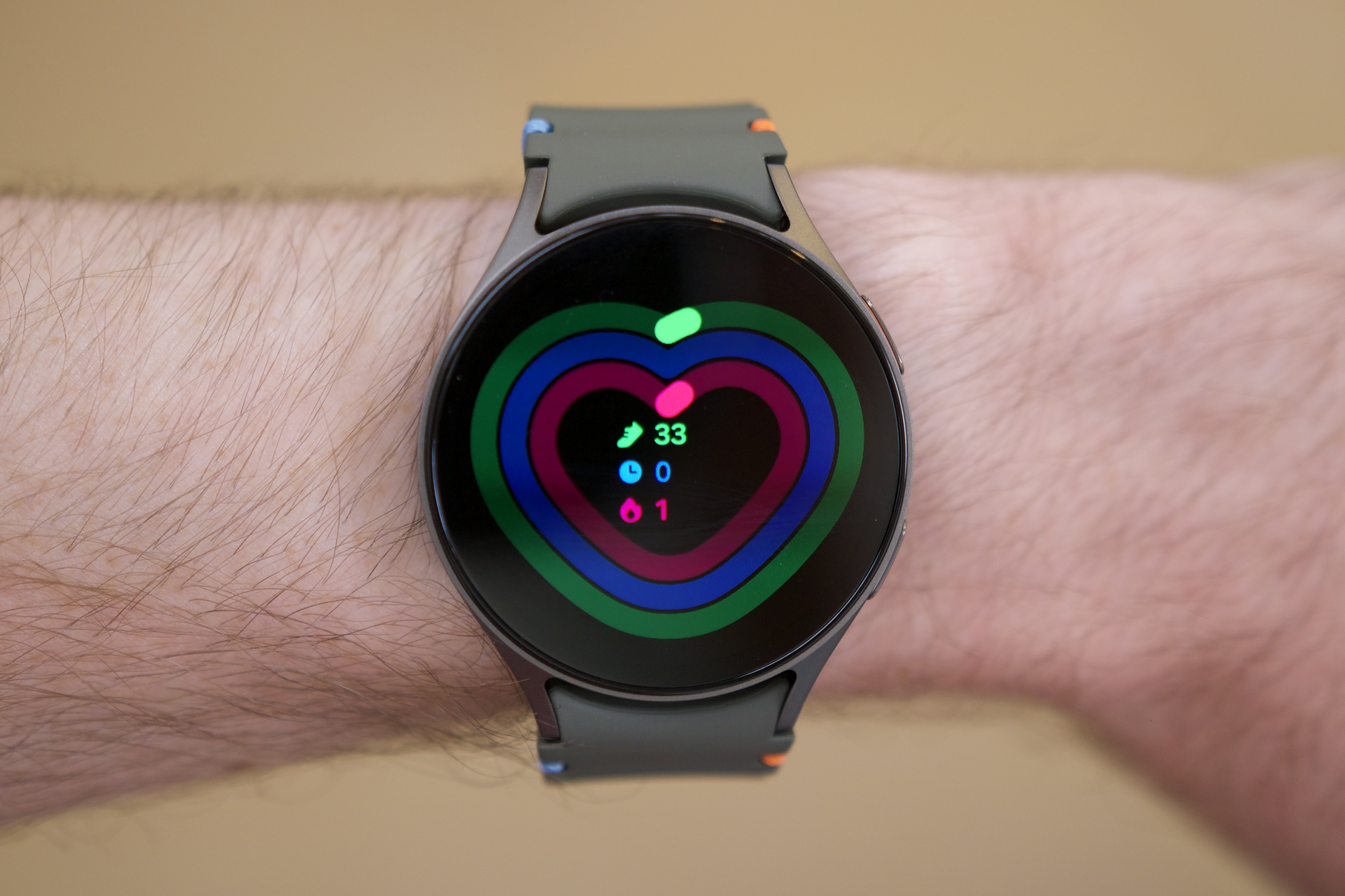 O widget de rastreamento de atividades no Samsung Galaxy Watch 7.