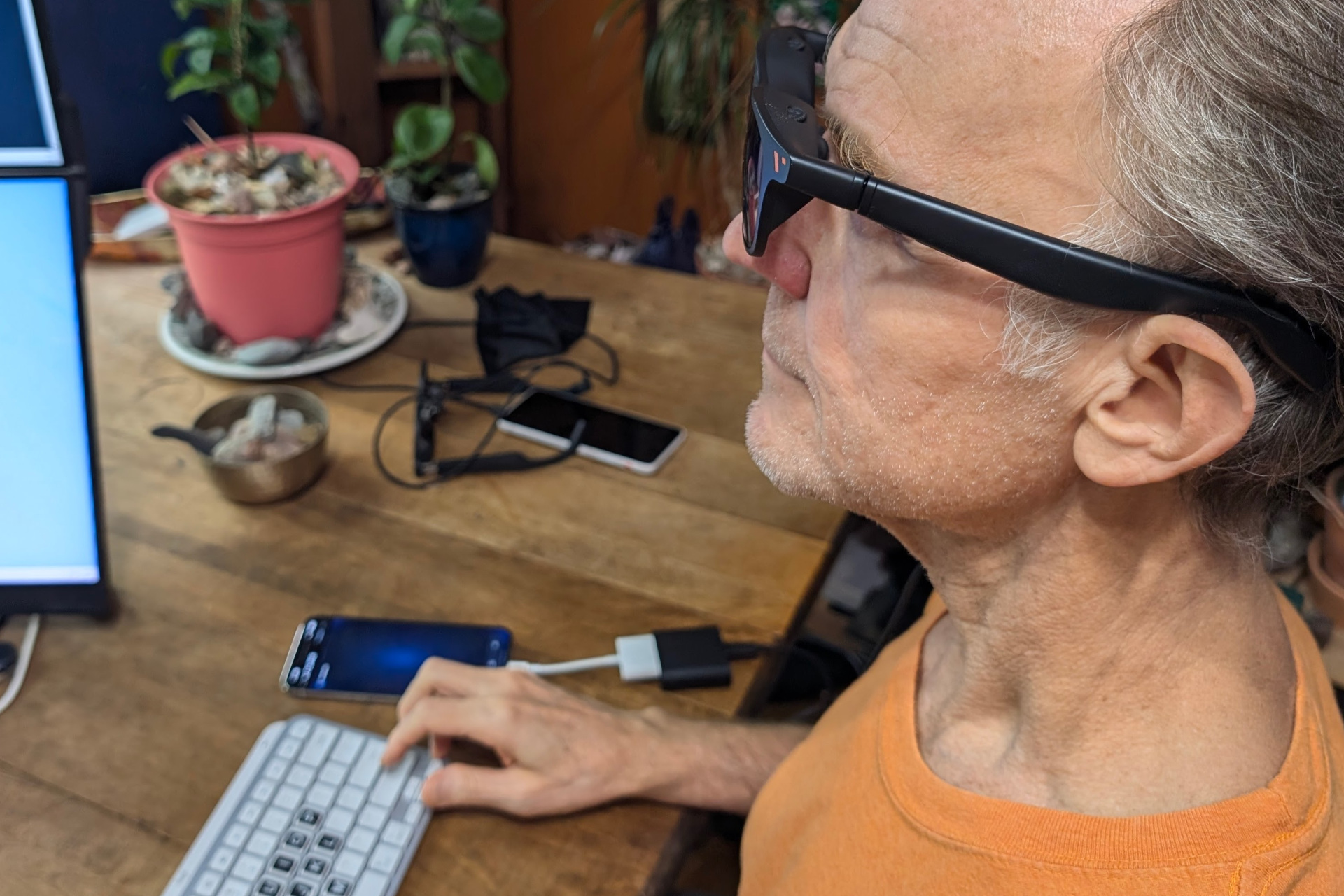 Alan Truly uses Viture Pro smart glasses with an iPhone as a trackpad.