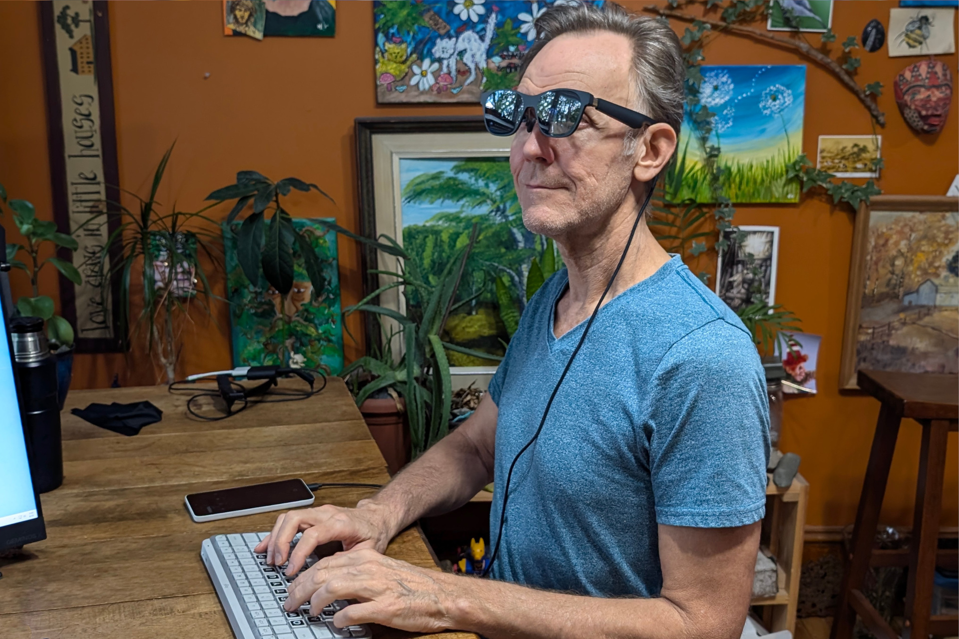 Alan Truly uses Xreal Air 2 smart glasses with the Beam Pro.