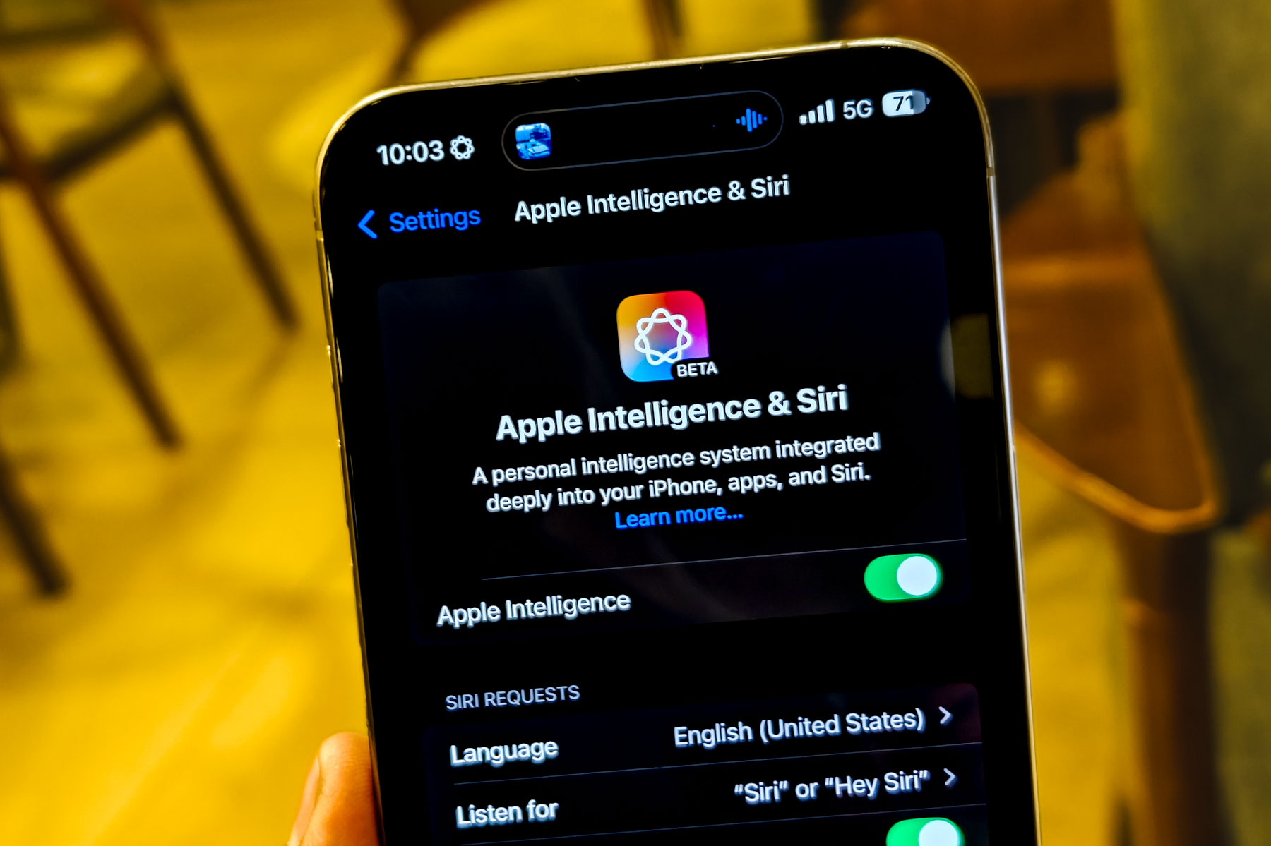 iPhone 15 Pro-এ Apple Intelligence.