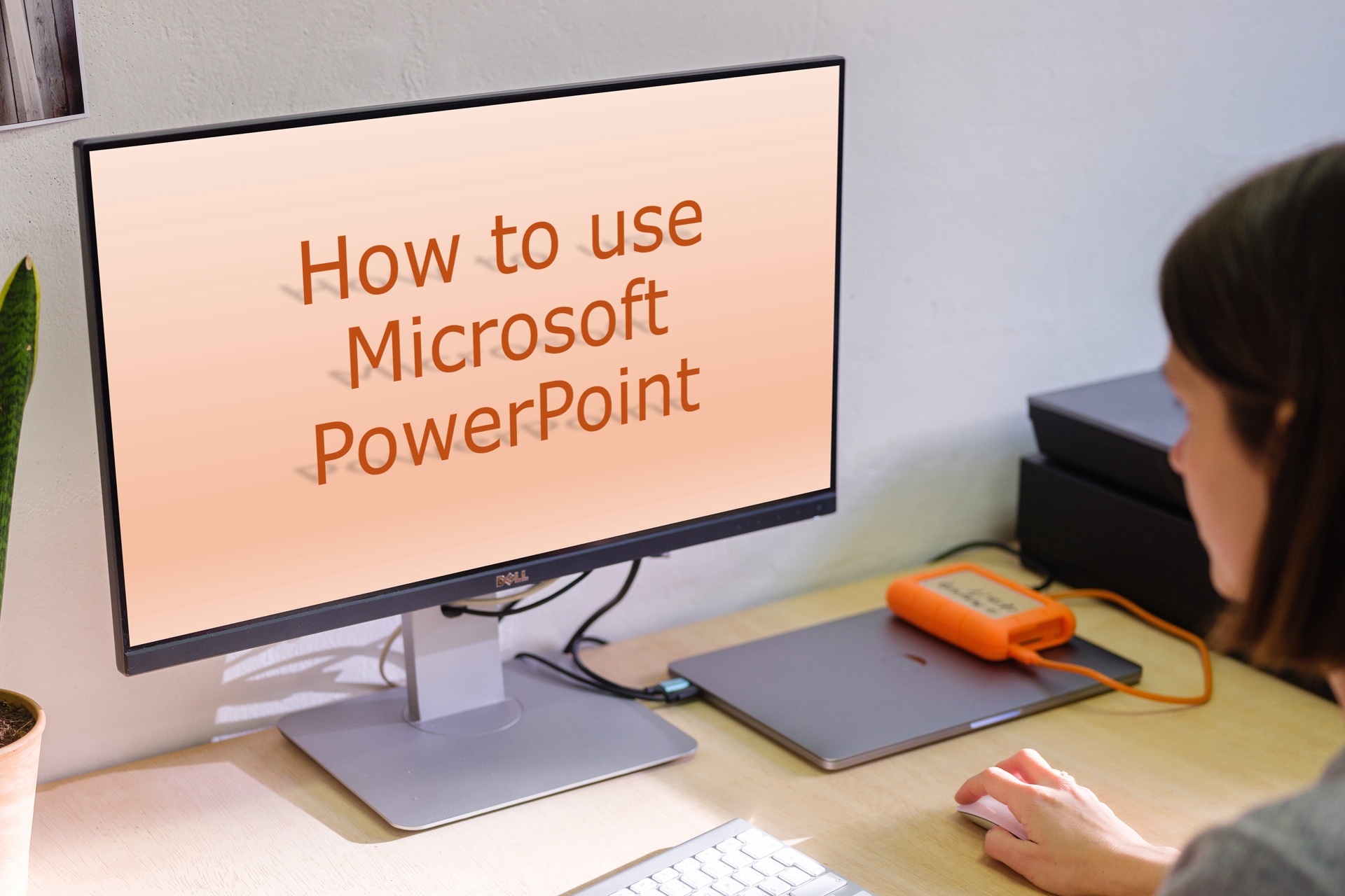 How to use Microsoft PowerPoint on a monitor.