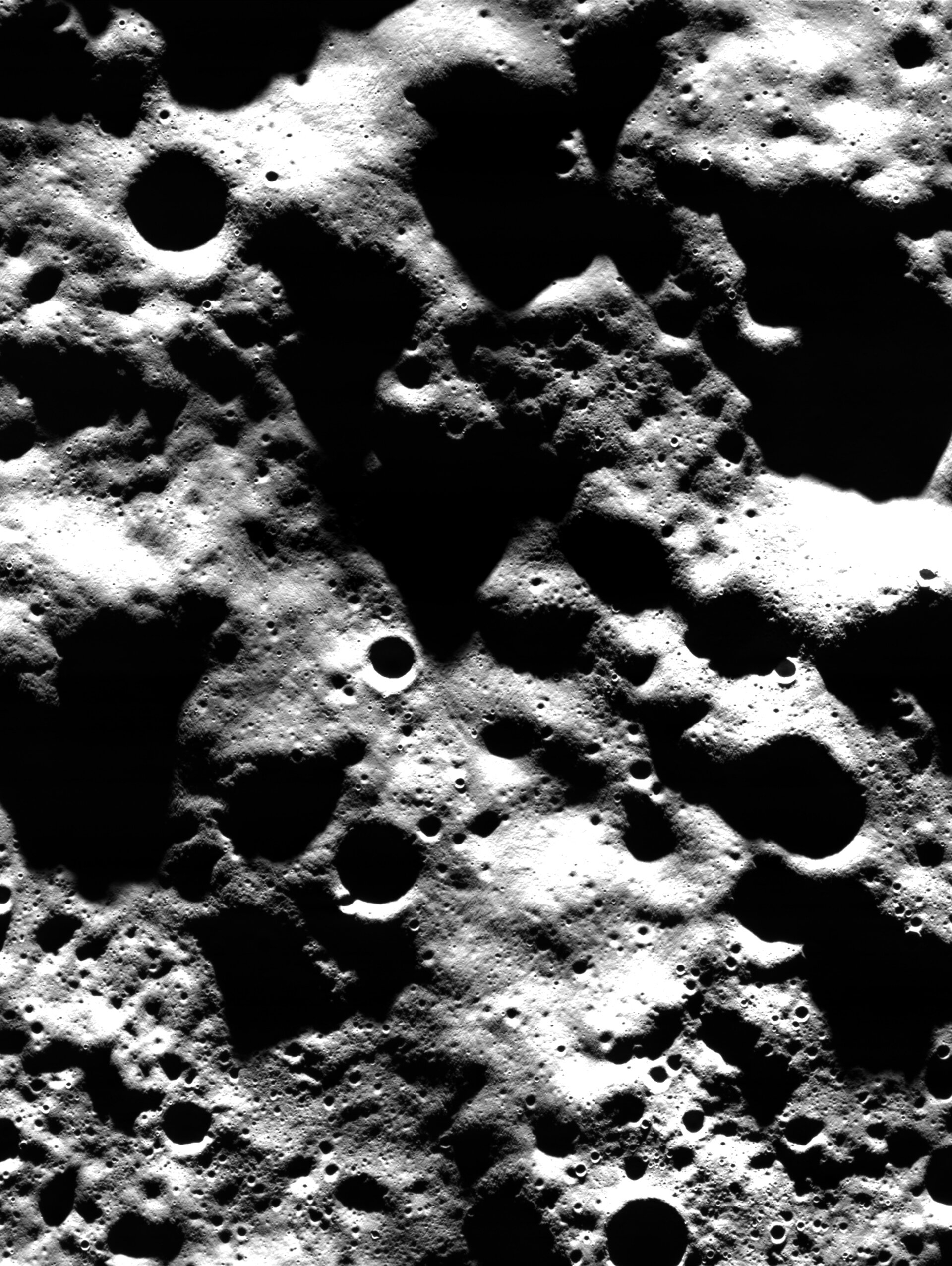 Cette image de notre propre Lune a été prise lors du survol Lune-Terre de Juice le 19 août 2024. L’objectif principal des observations de JANUS lors du survol Lune-Terre était d’évaluer les performances de l’instrument, et non de faire des mesures scientifiques.