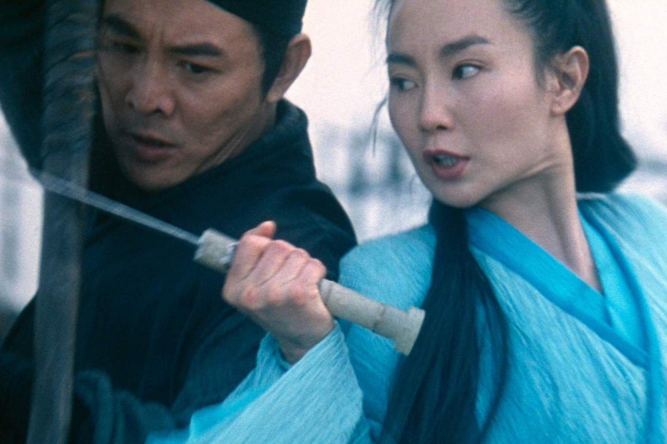 Maggie Cheung e Jet Li enfrentam espadas em Hero.