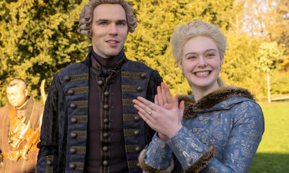 Nicholas Hoult and Elle Fanning in The Great