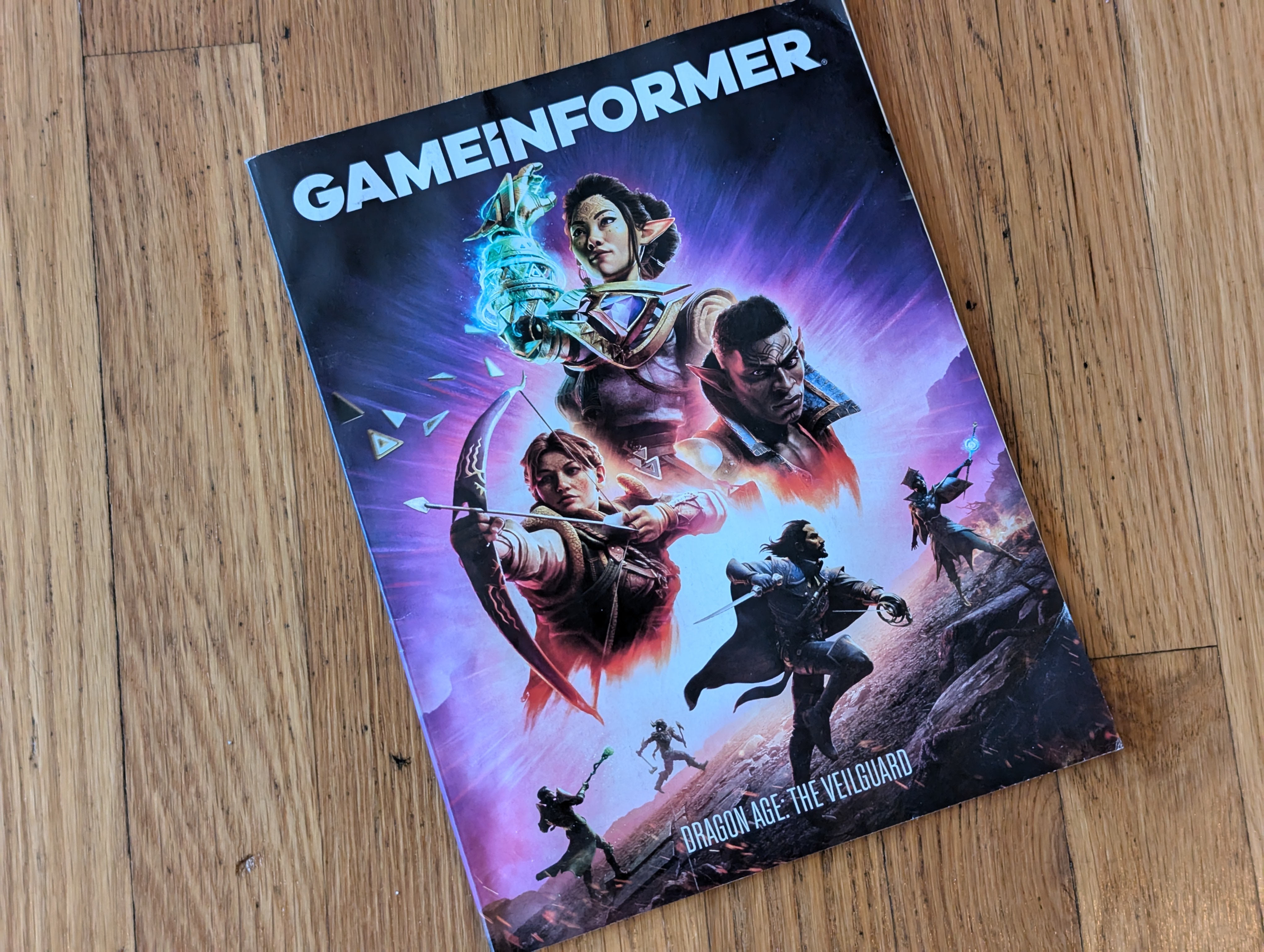 Die letzte vollständige gedruckte Ausgabe von Game Informer. Es geht um Dragon Age: The Veilguard, dessen Charaktere auf dem Cover abgebildet sind.