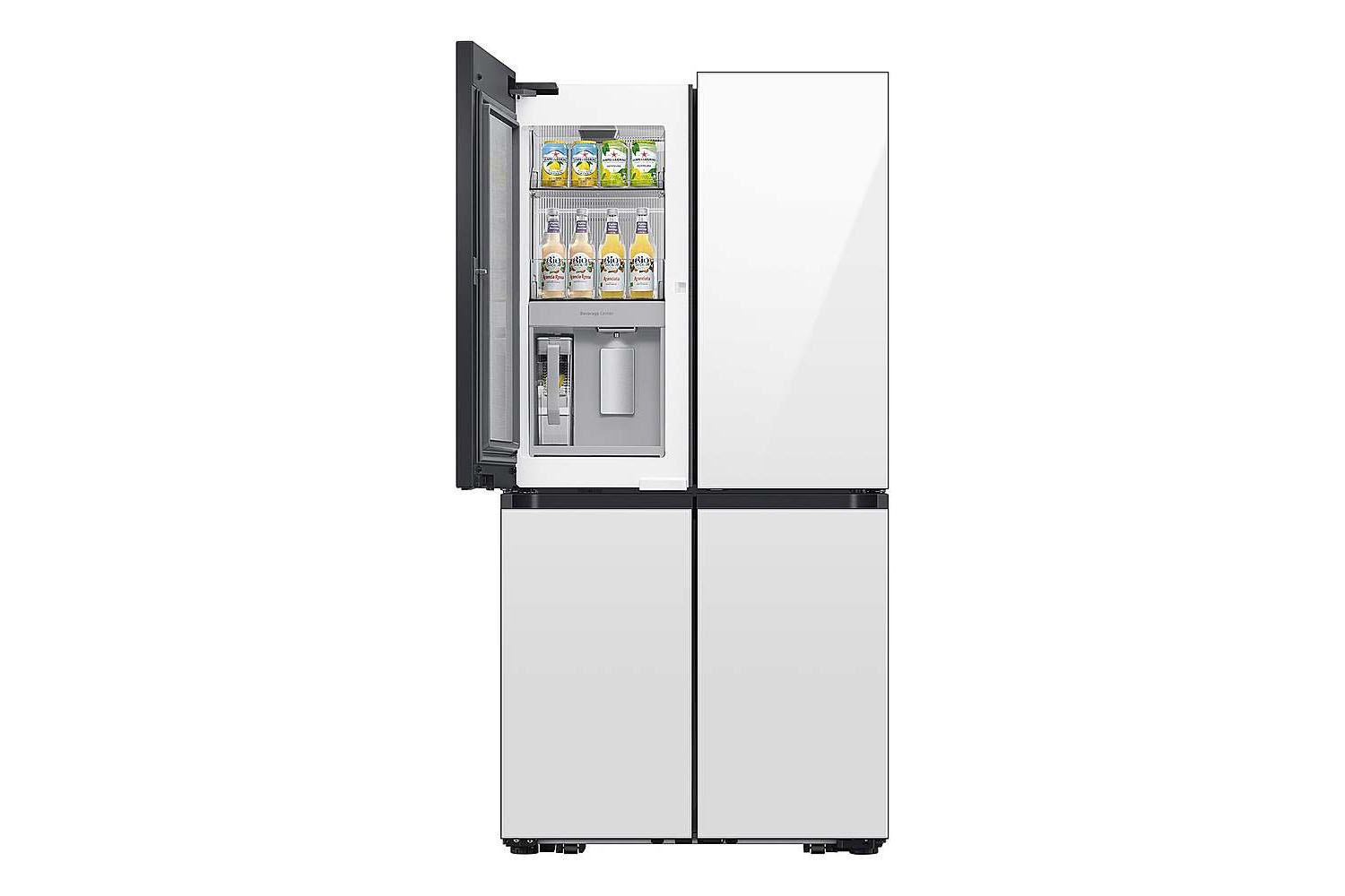 O refrigerador Samsung Bespoke de 29 pés cúbicos e 4 portas com porta francesa flexível em um fundo branco.