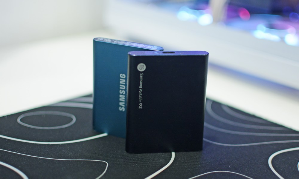 Samsung T5 portable SSD in blue and black color options.