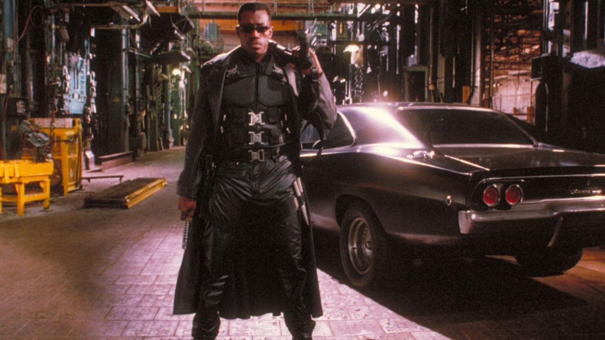 Wesley Snipes pulls a sword behind his back in Blade.