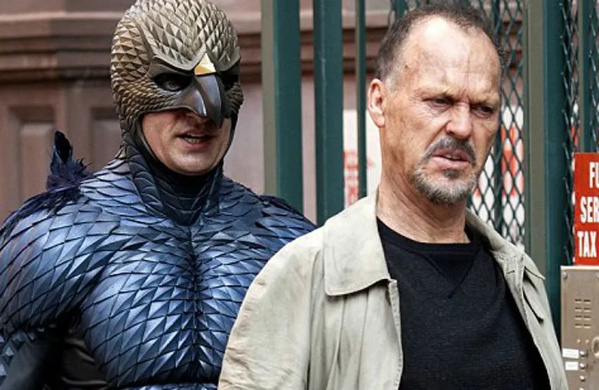 Benjamin Kanes et Michael Keaton dans Birdman.