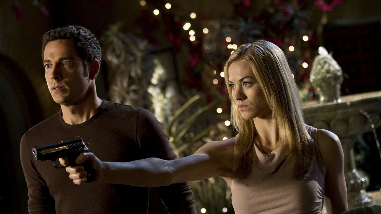 Chuck parece asustado cuando Sarah empuña un arma en una escena de Chuck.