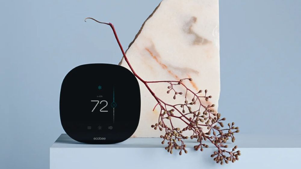 L'Ecobee 3 Lite proche de la décoration intérieure.