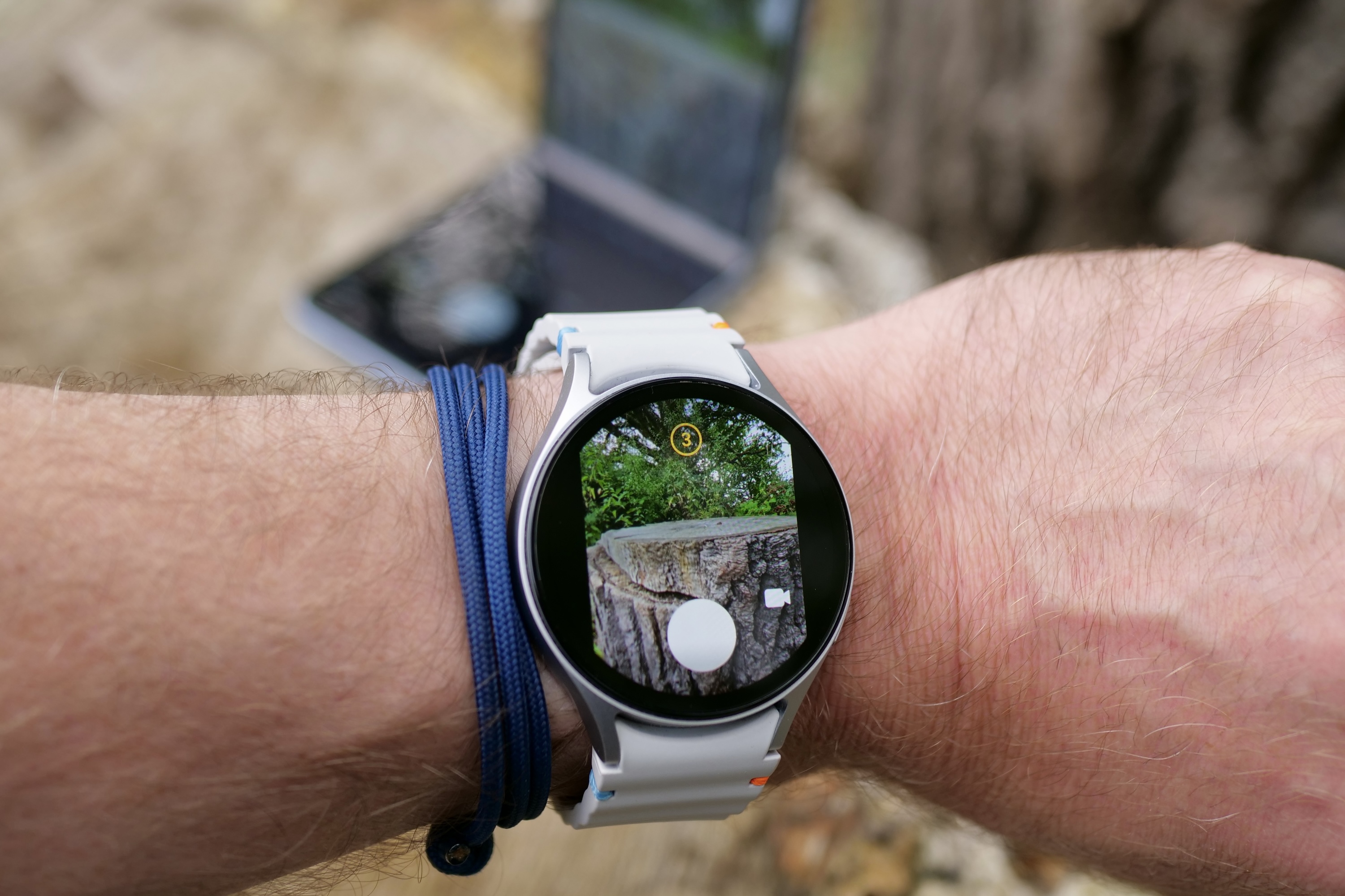 The Samsung Galaxy Watch 7's camera viewfinder mode.