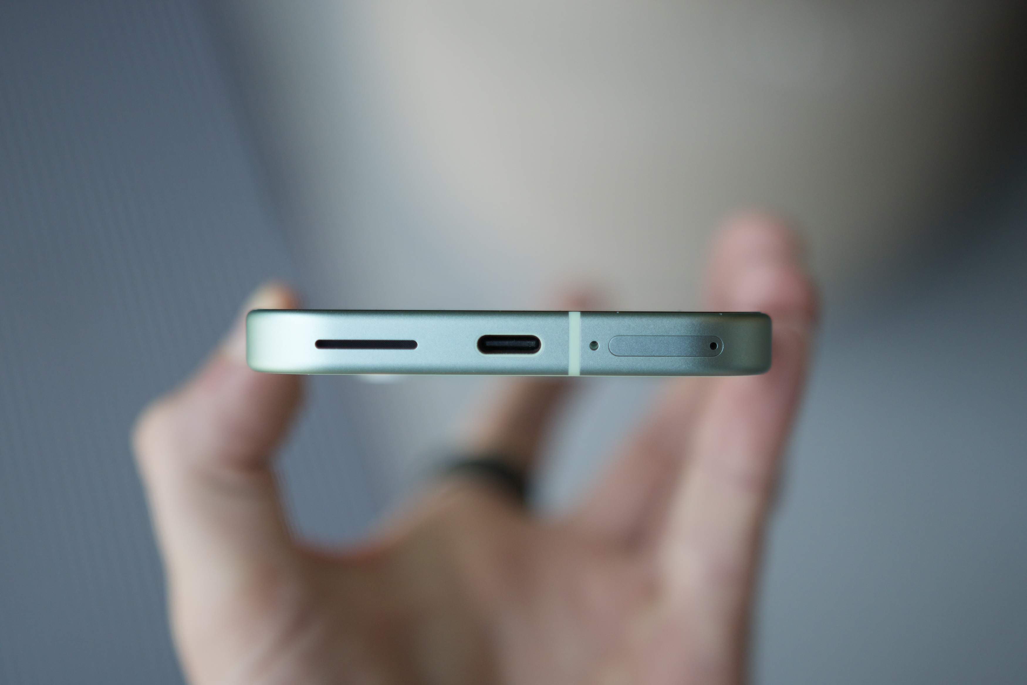 Порт USB-C на Google Pixel 9.