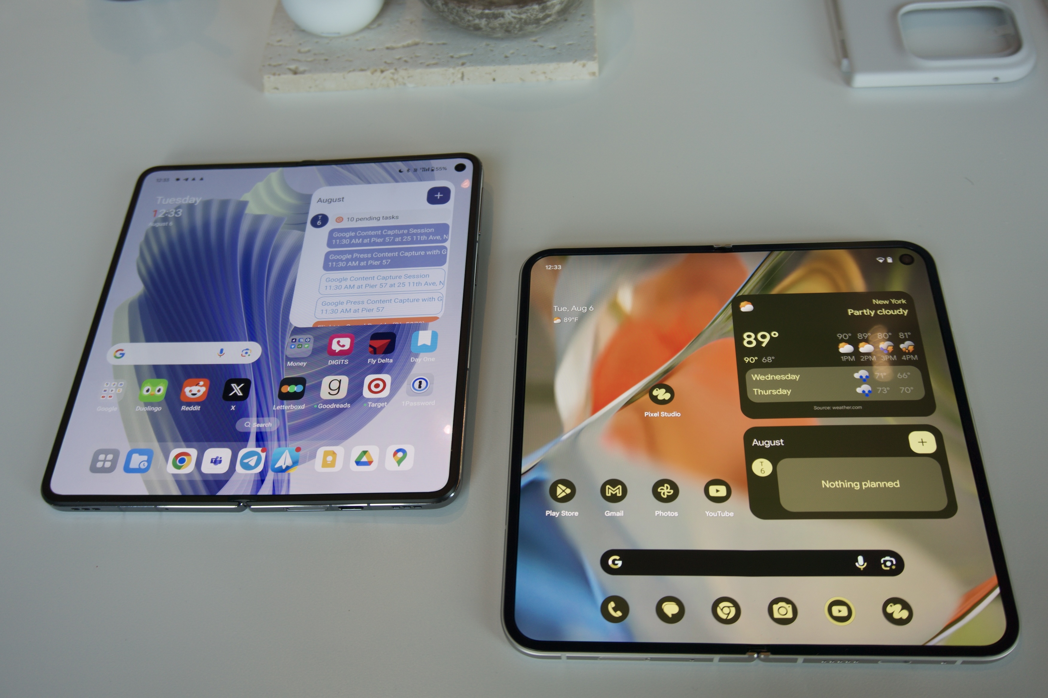 OnePlus Open 与 Google Pixel 9 Pro Fold 并排。