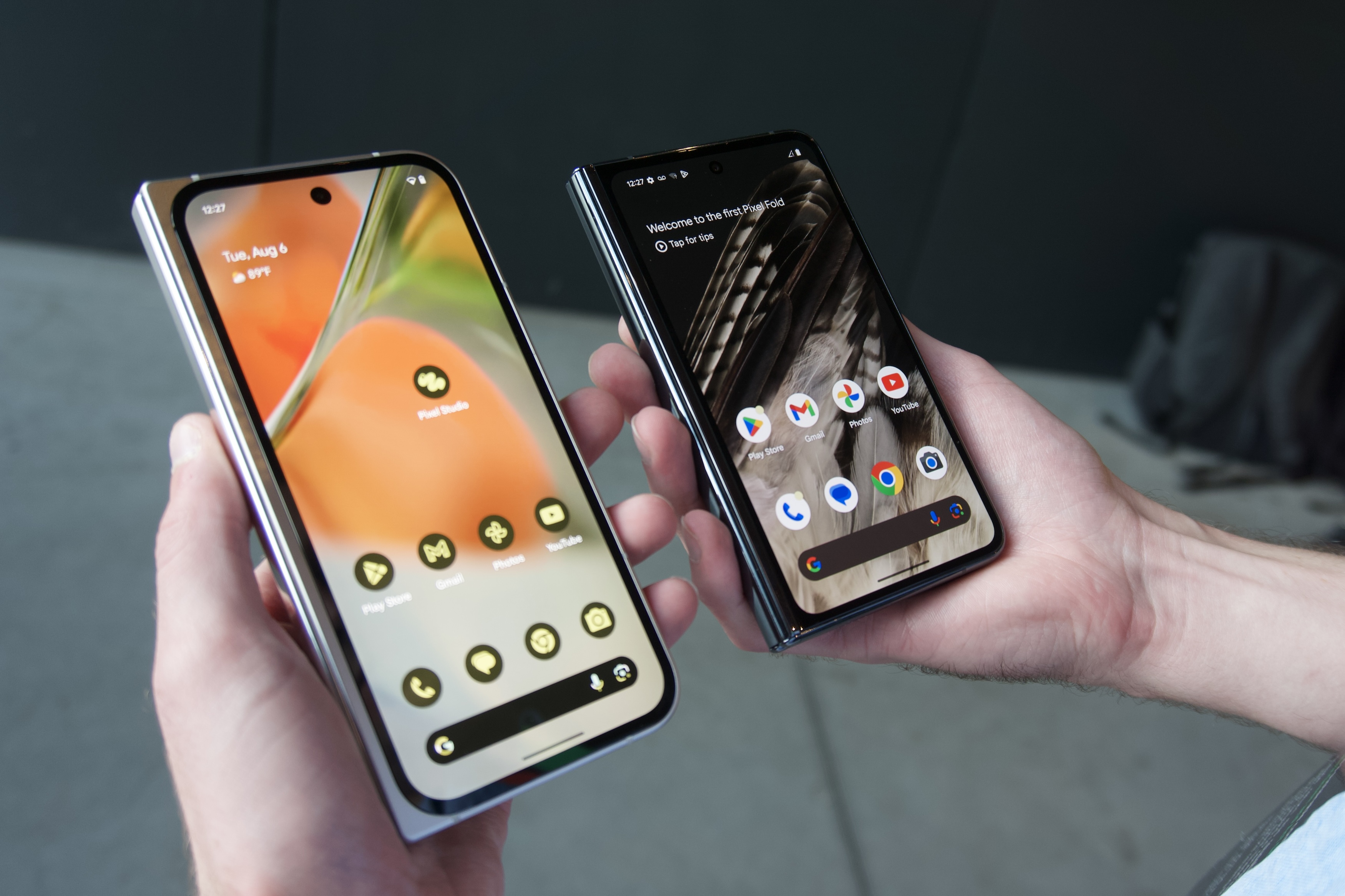 O Google Pixel 9 Pro Fold ao lado do primeiro Google Pixel Fold.