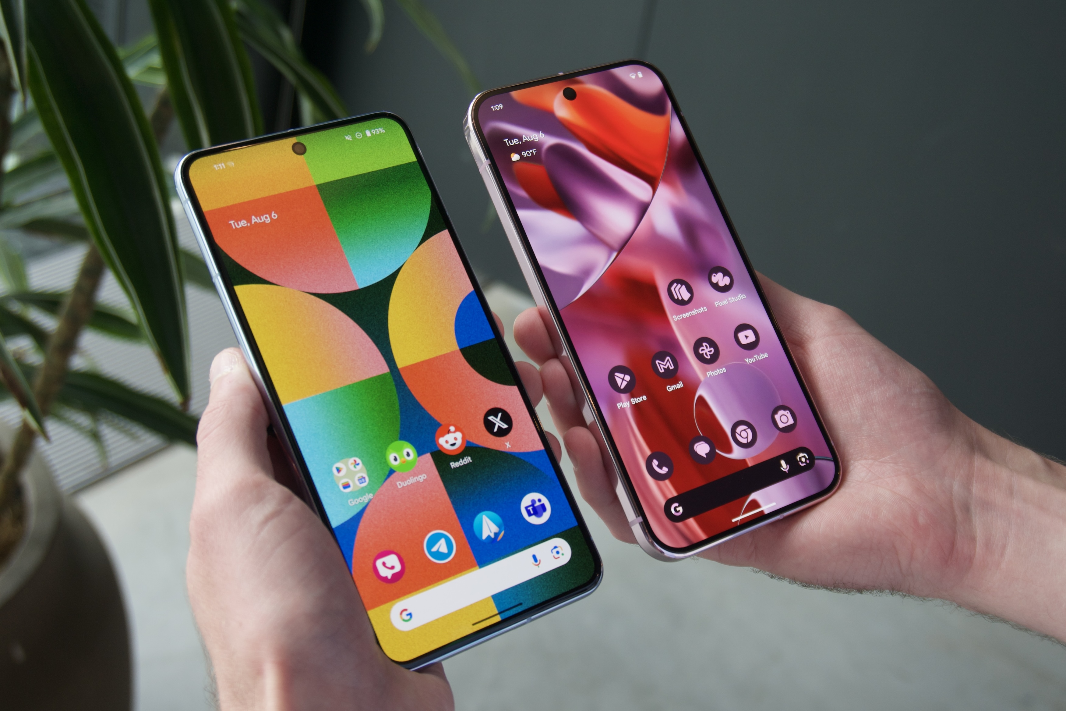 Le Google Pixel 9 Pro XL à côté du Google Pixel 8 Pro.