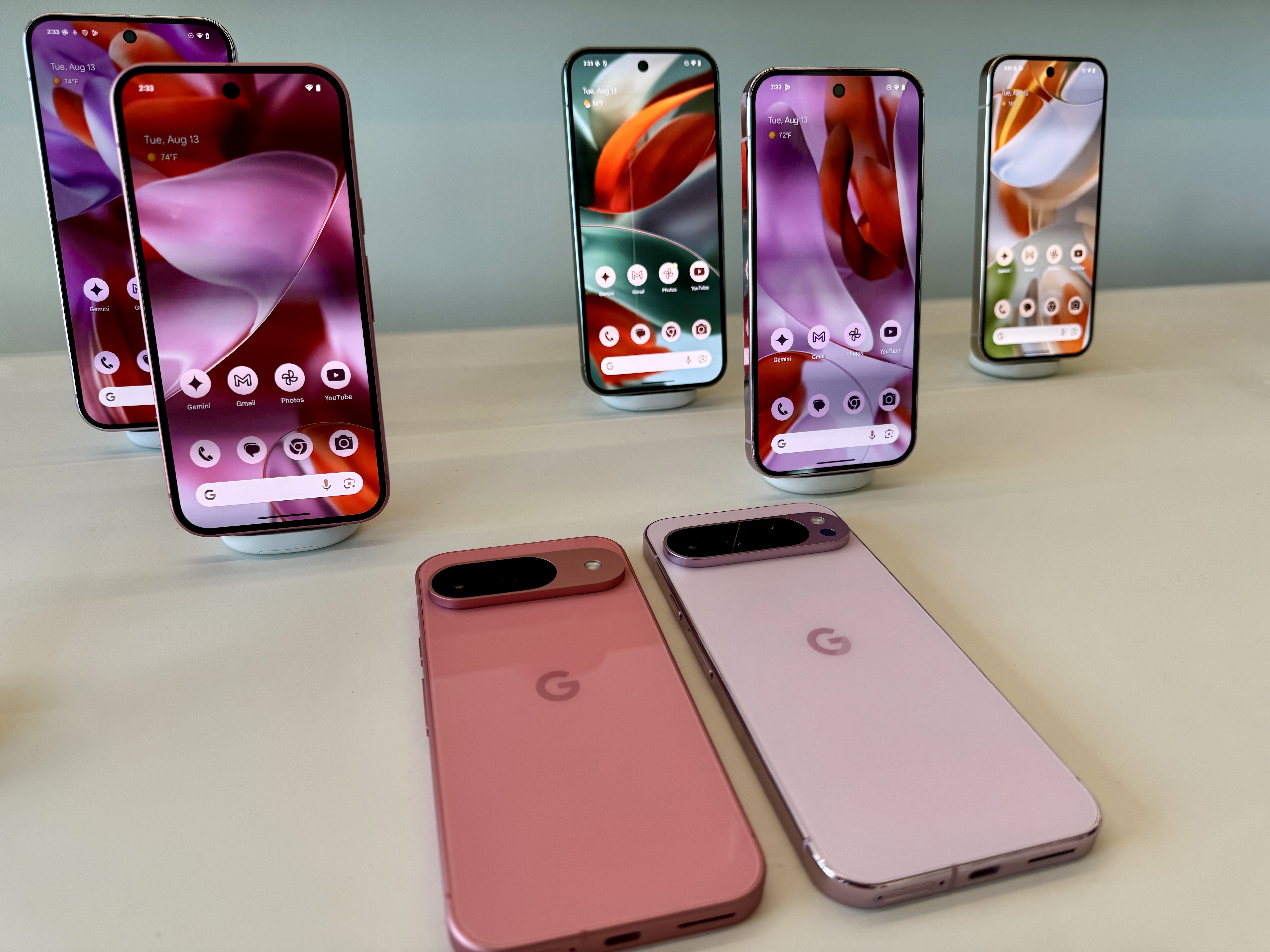 Hands-on area with Peony Pixel 9 and Rose Quartz Pixel 9 Pro.