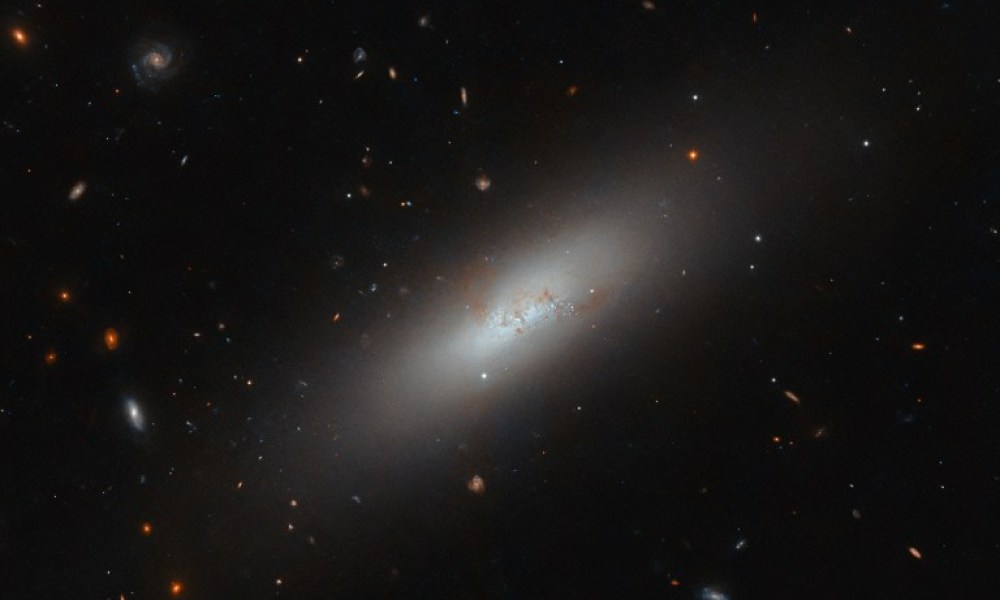 hubble dwarf galaxy pair ic3430 potw2431a 1