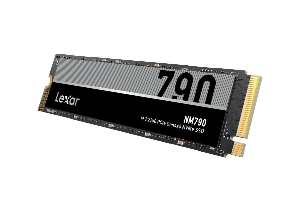 白色背景上的 Lexar NM790 PCIe Gen 4.0 NVMe SSD。