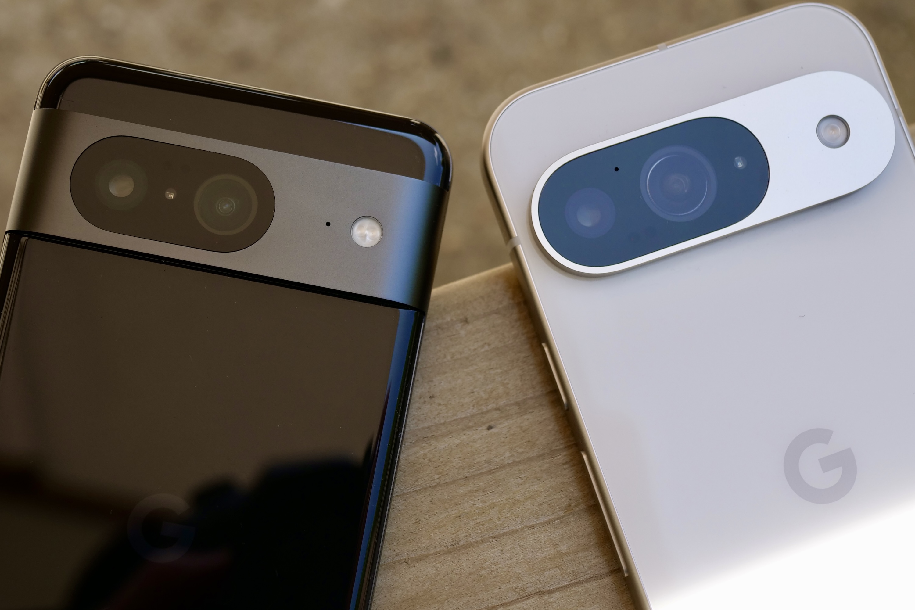 Google Pixel 8 和 Google Pixel 9 的摄像头。