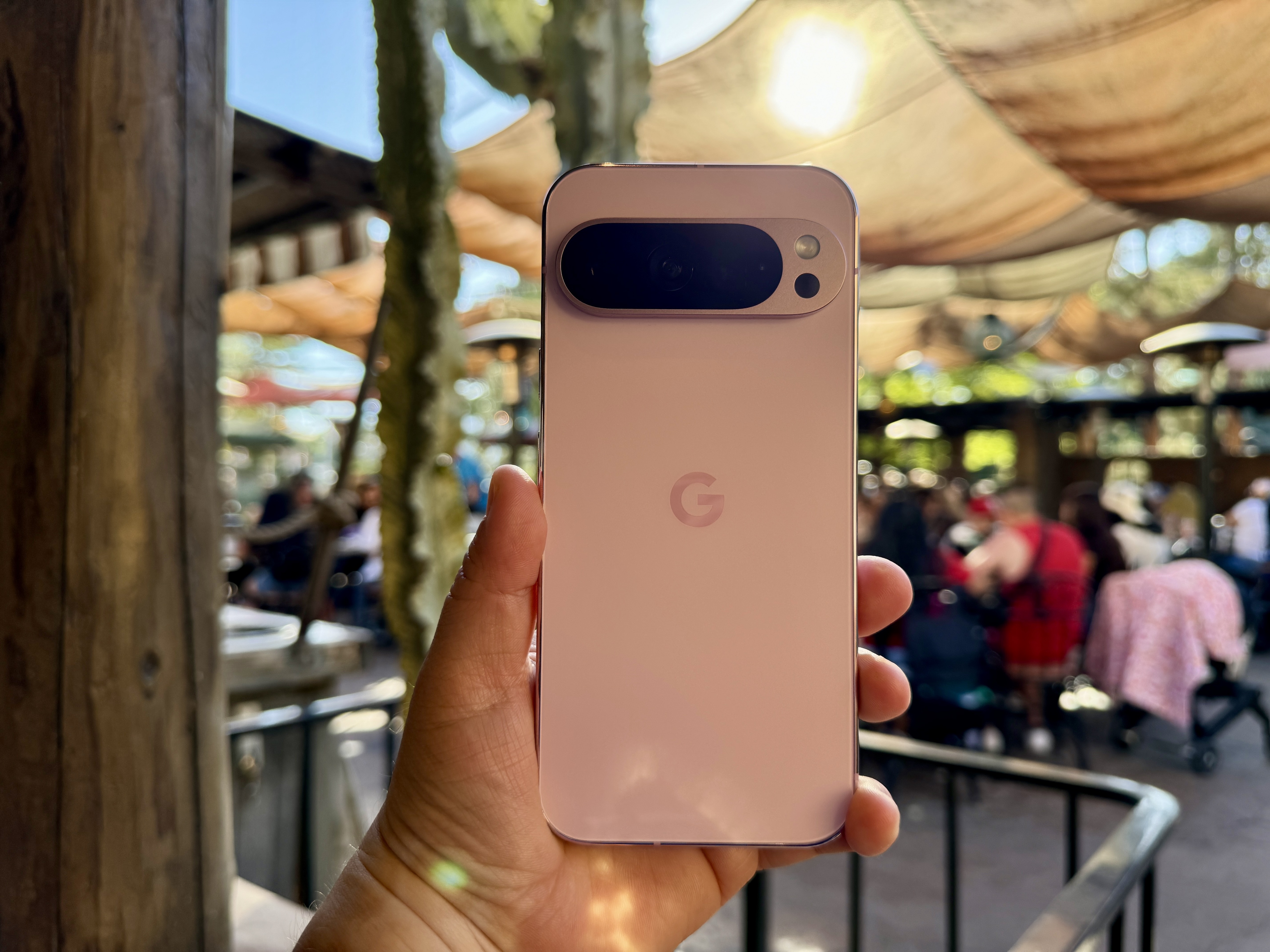 Pixel 9 Pro em quartzo rosa.