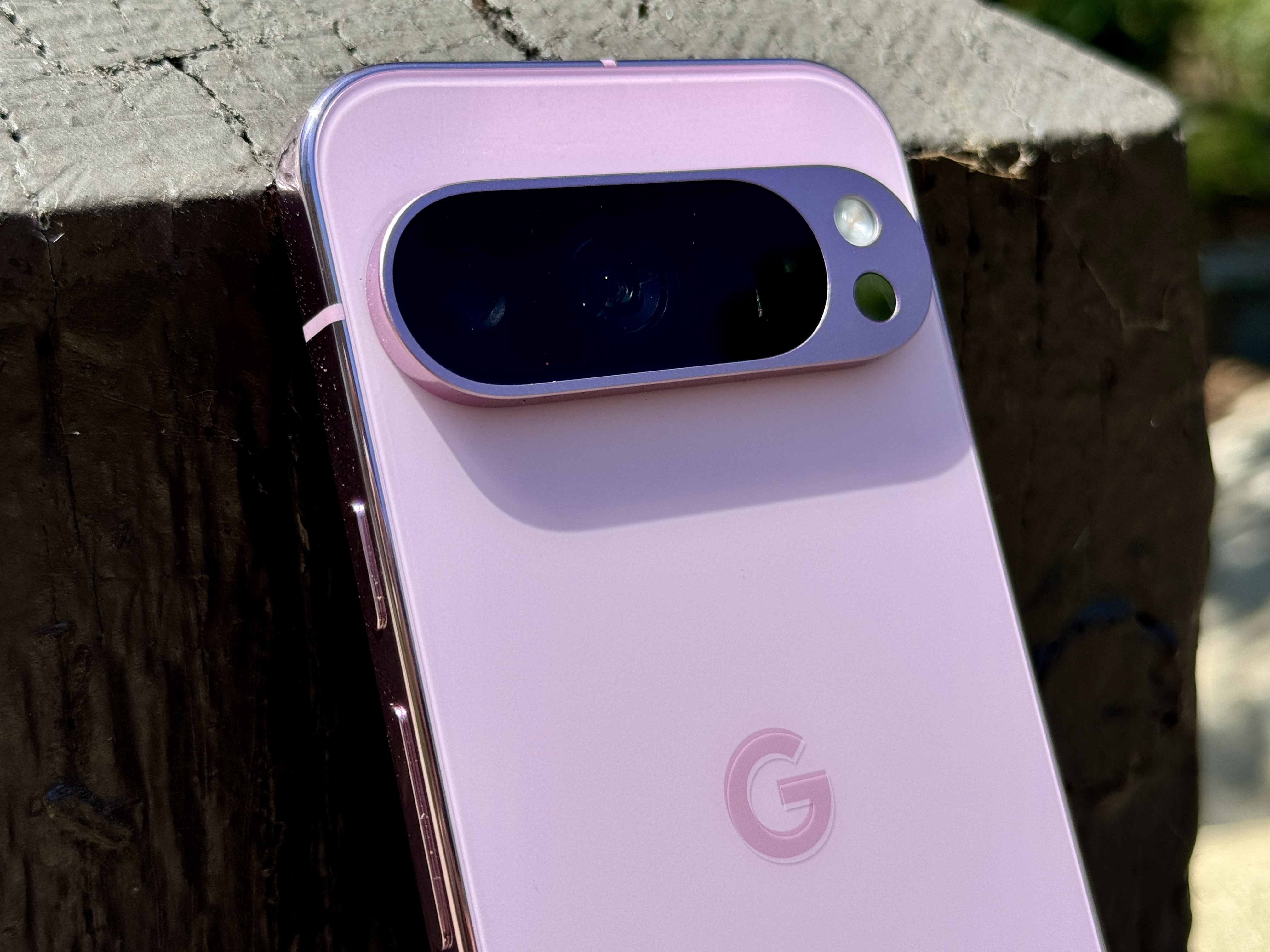 Pixel 9 Pro em quartzo rosa.